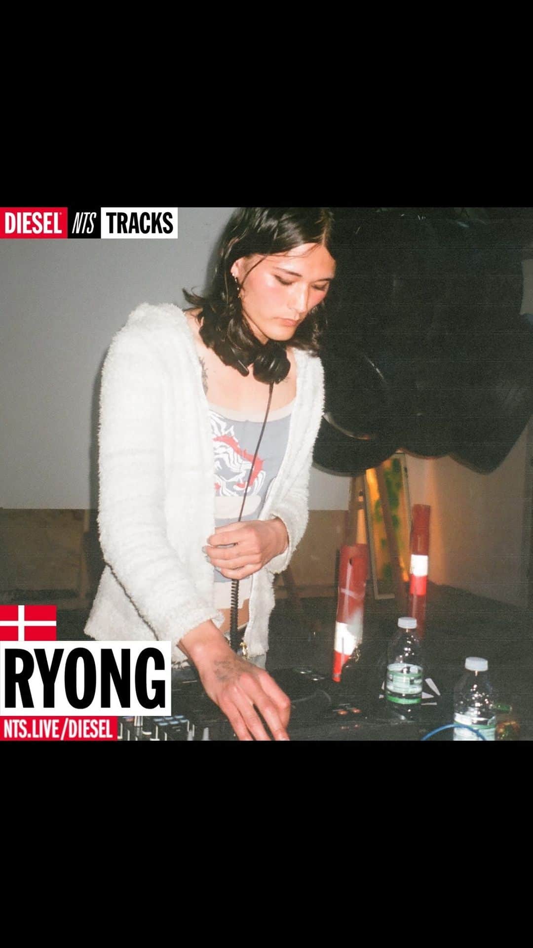 ディーゼルのインスタグラム：「Discover sounds from Denmark. Listen to @ryong.99 the Copenhagen-based artist for #NTSxDieselTRACKS. Part of @hal0plus, their sound explores Korean and Danish heritage through ambient noise, art music, classical and spoken word.  The partnership between Diesel and global underground radio platform @NTS_Radio spotlights local djs and music collectives from around the globe in a shared celebration of music freedom and club culture.  Discover more at the link in bio.  #ForSuccessfulLiving」