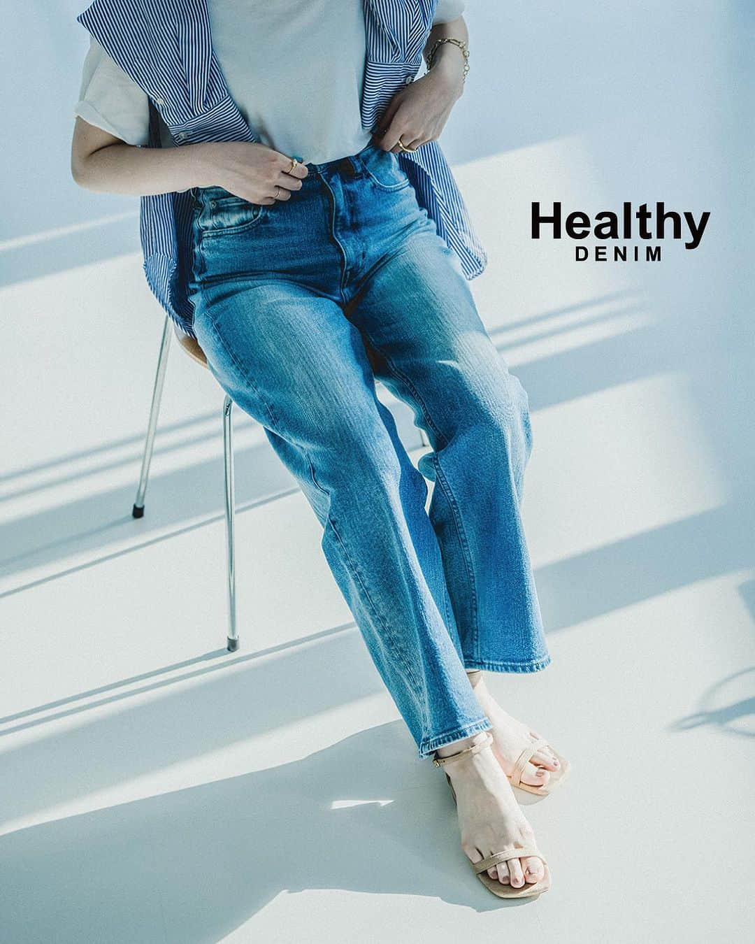 ビーミング ライフストア by ビームスのインスタグラム：「"…  Healthy DENIM × B:MING by BEAMS  毎日でもはきたくなるストレスフリーデニムでLife Styleや気持ちもHealthyになるようなデイリーライフのデニムスタイルを提案する〈Healthy DENIM〉から、今回〈B:MING by BEAMS〉との完全別注モデルとして、パターンから起こした『Serissa』が登場。 裾にかけてまっすぐなラインのハイライズ ストレートは足長効果抜群で、あたり感を重視しながら自然な経年変化をヒゲ シェービングで表現したこだわりのデニムパンツです。  素材は世界に誇る日本有数のデニムメーカー「カイハラ」のストレッチデニムを使用。着心地の良いストレッチ素材で肌に自然に馴染む柔らかさが魅力です。 ：  本アイテムはB:MING by BEAMS各店舗、ビームス公式オンラインショップで発売中。 . @healthydenim @bmingbybeams_official @beams_official #healthydenim #bmingbybeams #beams #denim #ヘルシーデニム #デニムスタイル #デニムコーデ #デニム "」