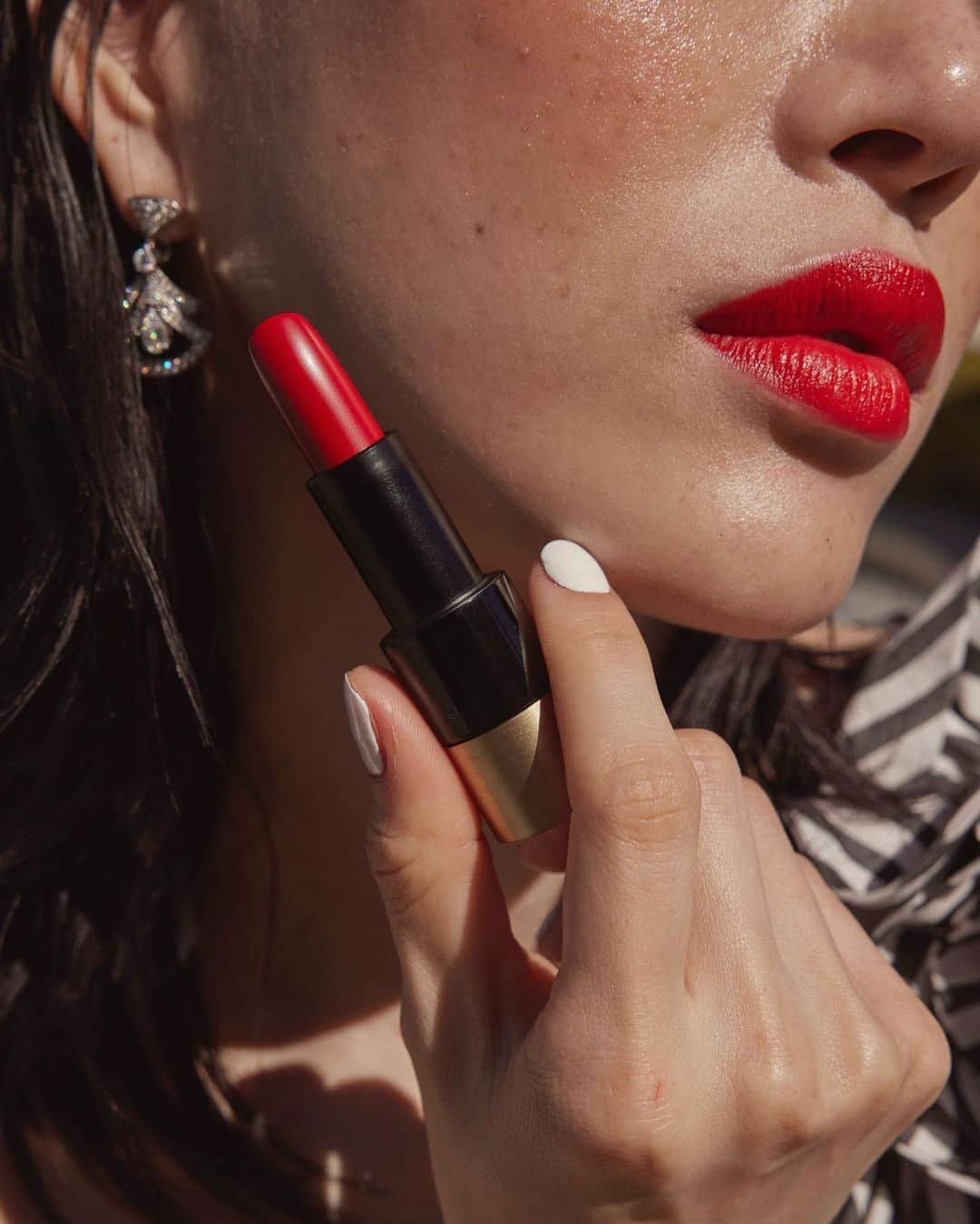 Saks Fifth Avenueさんのインスタグラム写真 - (Saks Fifth AvenueInstagram)「The proof is in the pout—celebrate #NationalLipstickDay (July 29) with @hermes’ bold, high-pigment 💄. Tap or head to the link in our bio to shop more. #SaksBeauty #Saks」7月30日 1時12分 - saks