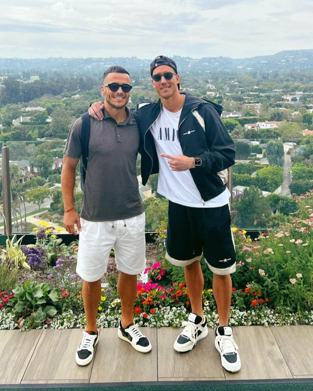 のインスタグラム：「🇷🇸⚡️🦅  While in LA 🏝🇺🇸⚽️ with @vlahovicdusan #bax」