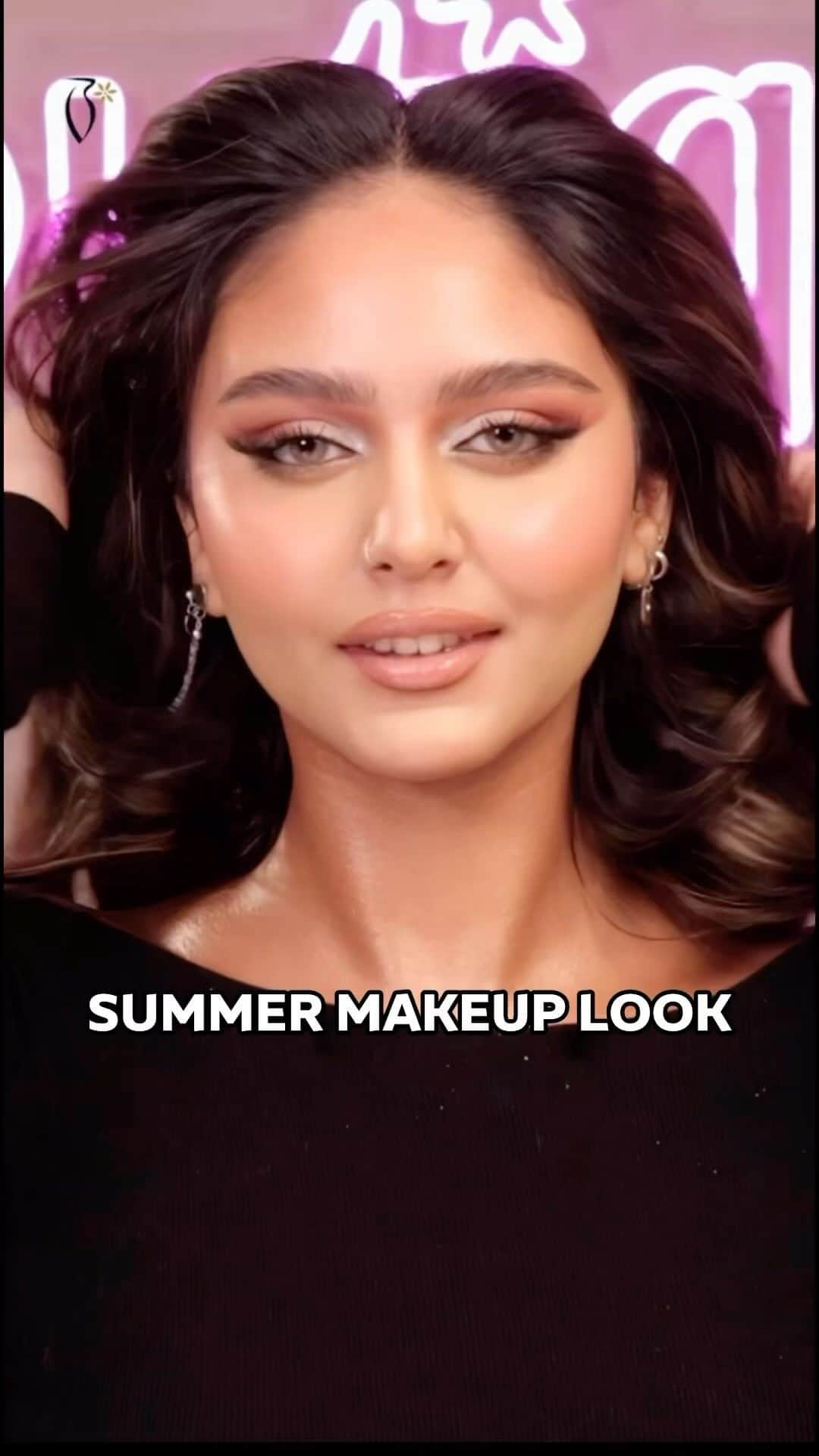 Makegirlzのインスタグラム：「مكياج صيفي جذاب 🔥 بأنامل المبدعة غادة العقيل   Summer makeup look by @makeupghada 🤩🔥  ‏‎#بوتيكات #Boutiqaat #الكويت #السعودية #الامارات #عمان #البحرين #قطر #العراق#hack #makeuphack #makeup #contour #blusher  ‏‎‏#makeupforever #maccosmetics  #mac #benefit  #benefitcosmetics」