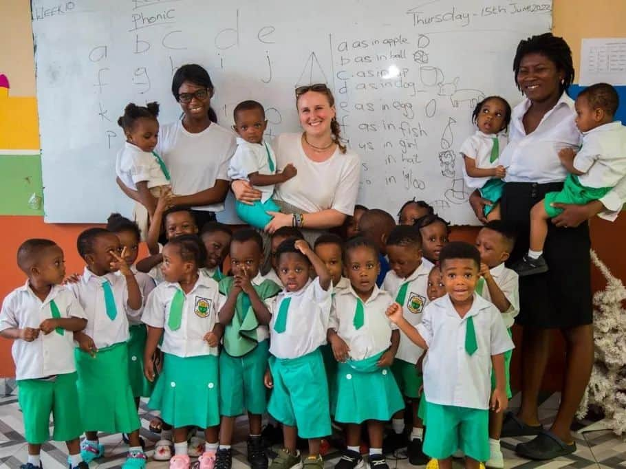 ハンナ・シューベルトさんのインスタグラム写真 - (ハンナ・シューベルトInstagram)「Thank you Ghana🙏🇬🇭🫶  I can't put into words how much these past 11 weeks in Africa mean to me🙈  Ghana gave and taught me so much more than I could have ever imagined... I learned so much about life and also about myself and I am just so incredibly thankful for the opportunity, the experience and especially thankful for all the people I've met who made my time there so special❤️   Already miss my daily Ghana life of teaching at school in the morning, spending time at the shelter in the afternoon and then going out dancing at night with my volunteer buddies🥺 was just too good...  Definitely not my last time in Ghana - I will be back as soon as possible😊🫶」7月30日 1時50分 - schuberthannah