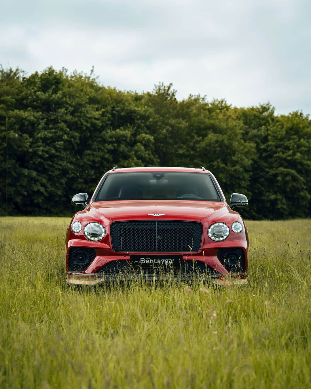 ベントレーのインスタグラム：「Exhilaration at its best. Our guests took to Millbrook Proving Ground experiencing a high speed bowl, a straight mile, an alpine route and some of the best off-roading available in the UK. _ All vehicles shown WLTP drive cycle: fuel consumption, mpg (l/100km) – Combined 20.0-22.2 (12.7-14.1). Combined CO₂ Emissions – 288-320 g/km.  #Bentley #Bentayga #GTC #FlyingSpur」