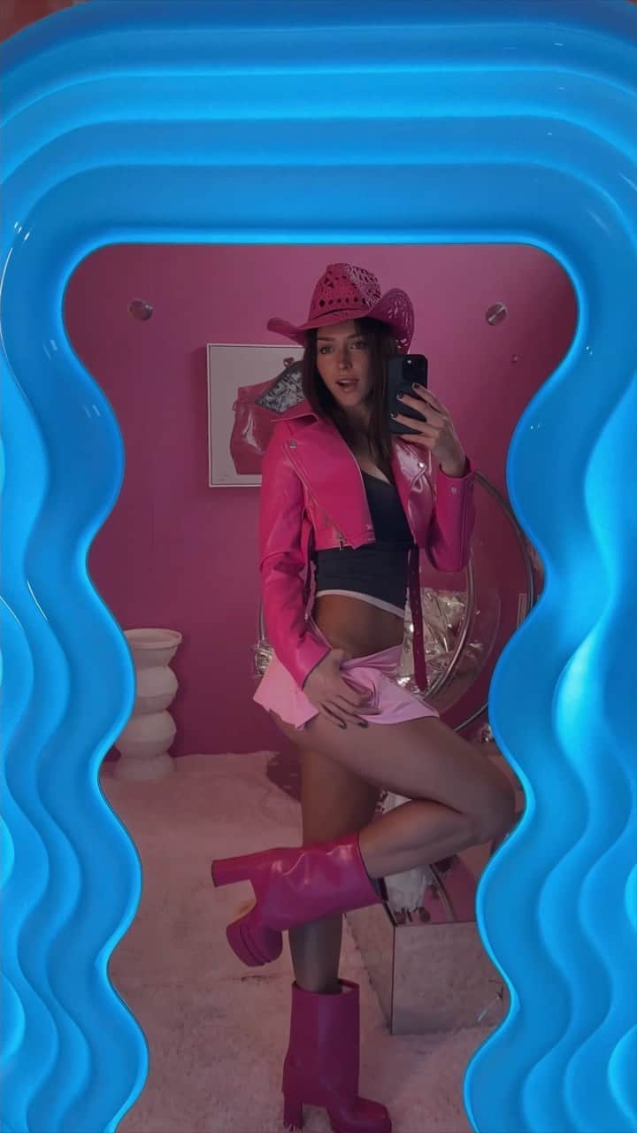 レイチェル・クックのインスタグラム：「Cuz I wanna 💗」
