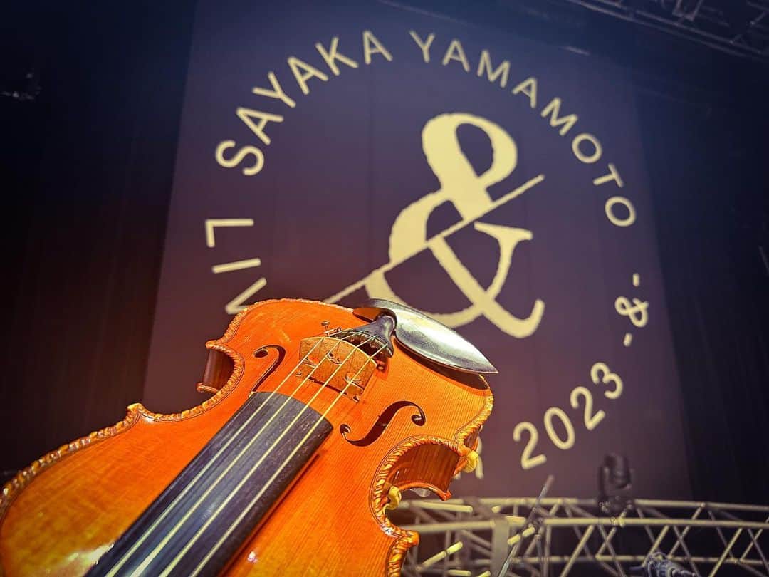 AYASAさんのインスタグラム写真 - (AYASAInstagram)「🎻 福岡での我が相棒🎻 1枚目はちょいと趣向を変えて撮ってみましたが我ながらとても良きね🫶 ・ ・ #山本彩アンドツアー  #zeppfukuoka  #Ayasa #バヨリン弾き #violinist #5弦バイオリン #gliga」7月30日 2時21分 - ayasa_doya