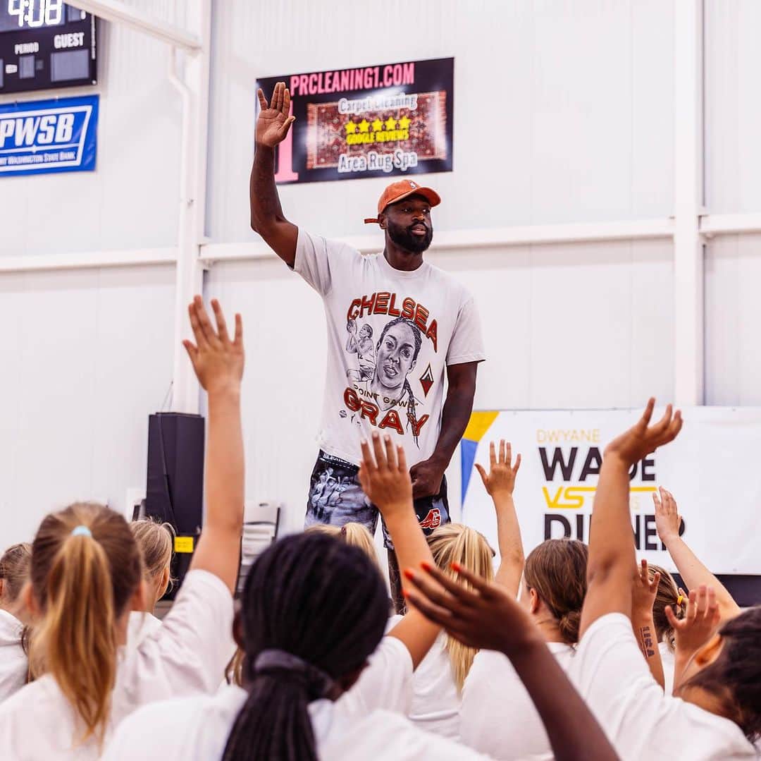 ドウェイン・ウェイドのインスタグラム：「Reuniting with @dienertravis and our @marquette.basketball final four teammates to help these young ladies develop their basketball skills was an amazing feeling! There was truly a lot of great talent displayed in the gym. To every young athlete remember to dream big, play with passion, and embrace teamwork 🙏🏾」