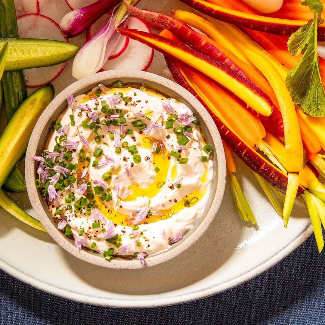Food & Wineさんのインスタグラム写真 - (Food & WineInstagram)「Sometimes simple is best. It doesn't take much more than chives, minced garlic, and a little kick of cayenne to make this yogurt dip delicious. But if you want to get fancy and stir in some coriander, cumin, or whatever savory spices you have lingering in the pantry, that would be excellent too. Get the recipe for this Garlic-Chive Greek-Style Yogurt Dip from Todd Porter and Diane Cu at the link in bio.   📸: @matt_tg, 🥄: @bwashbu」7月30日 2時30分 - foodandwine