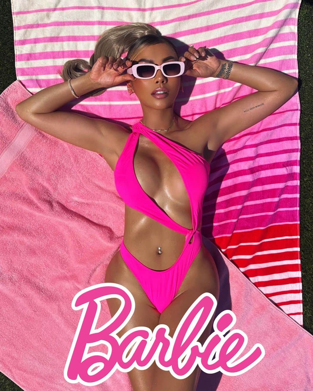 リアン Vのインスタグラム：「It’s a Hot Barbie Summer! 💕 New Barbie inspired bikinis Available NOW on @shoplianev ! 💕」