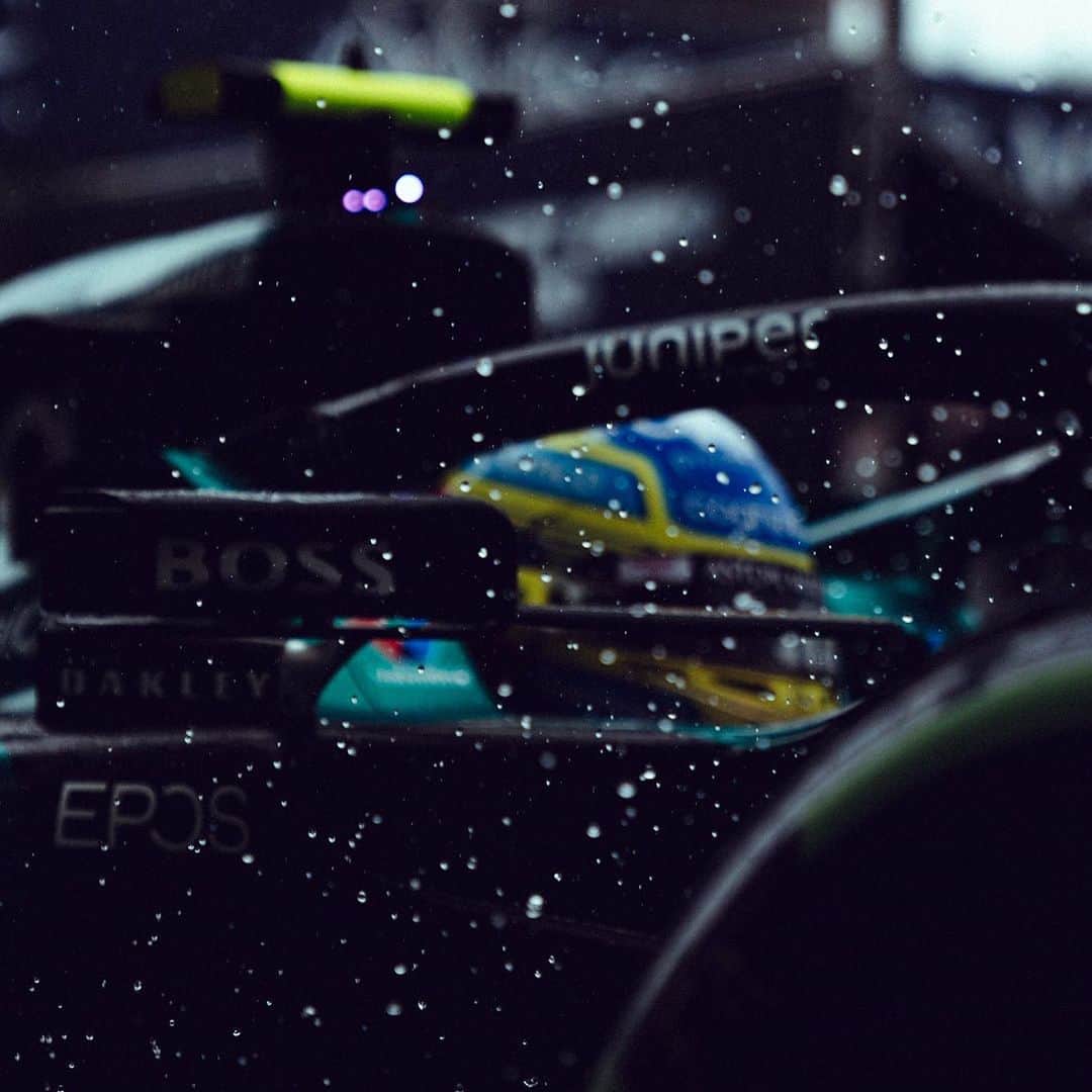 フェルナンド・アロンソのインスタグラム：「It wasn't our day, I suppose. My mistake at T10 and DNF at the sprint race when running p16 , so full focus on tomorrow’s main race. Opportunity to score good points 🤞💪 @astonmartinf1 #f1」