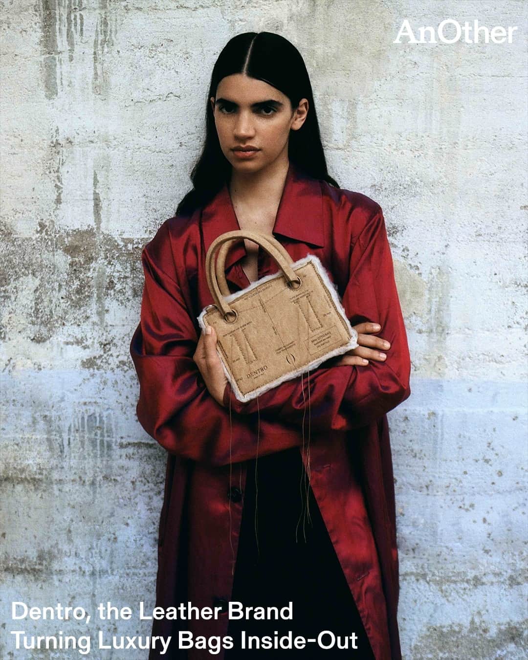 AnOther Magazineのインスタグラム：「Designer Isa Kauffman’s innovative “inside-out bags” place emphasis on construction and storytelling without sacrificing quality or relevance 🤍⁠ ⁠ Kauffman, who found her stride working at Prada, Bottega Veneta and Acne Studios, founded Dentro (meaning ‘inside’ in Italian) after she was approached by a factory in Verona. “Even though, at first, the factory thought it was weird to do things inside-out – to show the foam, to put the nicer part on the inside – they are super dedicated to the project,” she tells @mad.e.leiner. “To have the opportunity to work with other people who are really involved and want to make Dentro work is special.”⁠ ⁠ Read more about the emerging accessories brand at the link in bio 📲⁠ ⁠ 📸 Photography by @jeanneetromain. Courtesy of @dentro_studio」