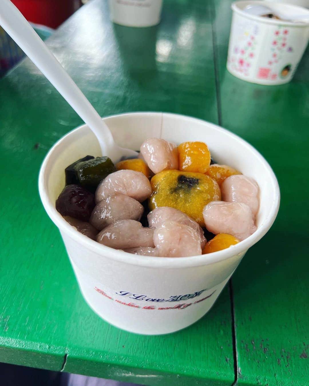 横槍メンゴのインスタグラム：「本場の芋圓全然違う😭東京でもこの味食べたいすぎる（好物でよく食べてます）」