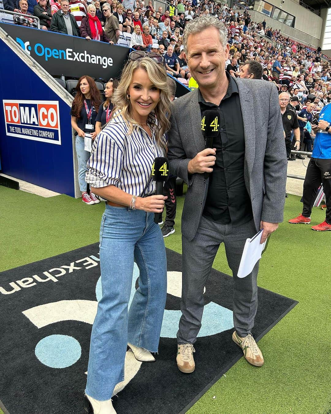 ヘレン・スケルトンのインスタグラム：「Very grateful to work with such a fun team @channel4 @img @adamhillscomedy @danika_priim . Thanks for hosting @wiganwarriorsrl thanks for grafting until the end @leighrlfc #leigh #wigan #sport #saturday #rugby」