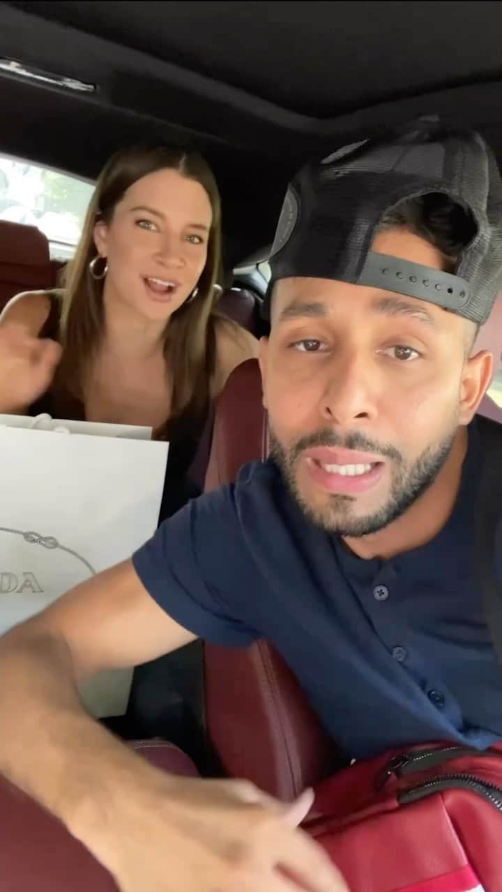 Anwar Jibawiのインスタグラム：「Tag a friend who does this」