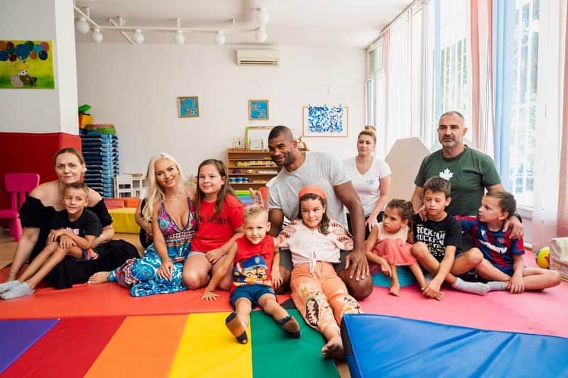 のインスタグラム：「It’s an honor to be an ambassador to the ‘Angels daycare facility’ here in Split. It’s important that the kids get the care they deserve and I am proud to contribute to this cause 🙏🏽😇」
