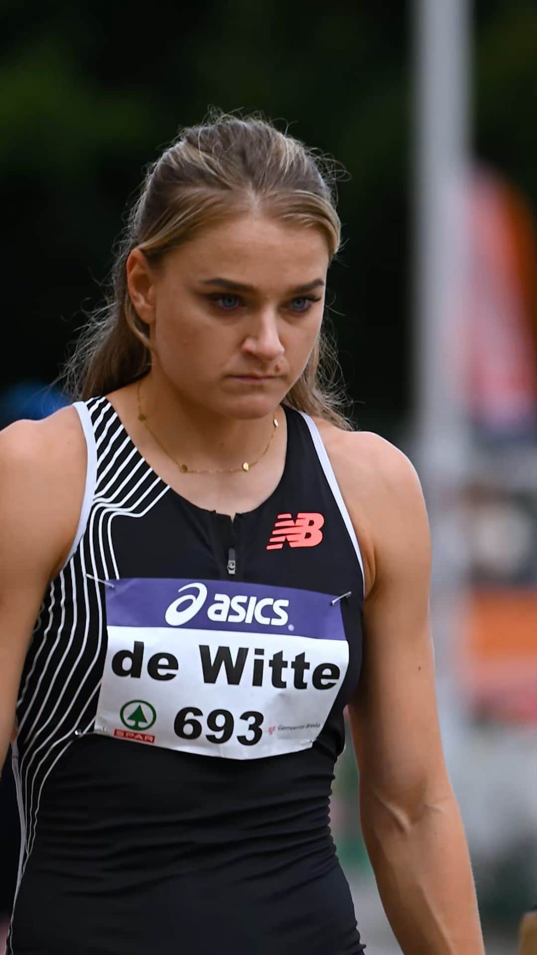 リサンネ・デ・ウィッテのインスタグラム：「400m final tomorrow! ❤️‍🔥  #NKAtletiek #TeamNB   📹: @rickvandestreek」