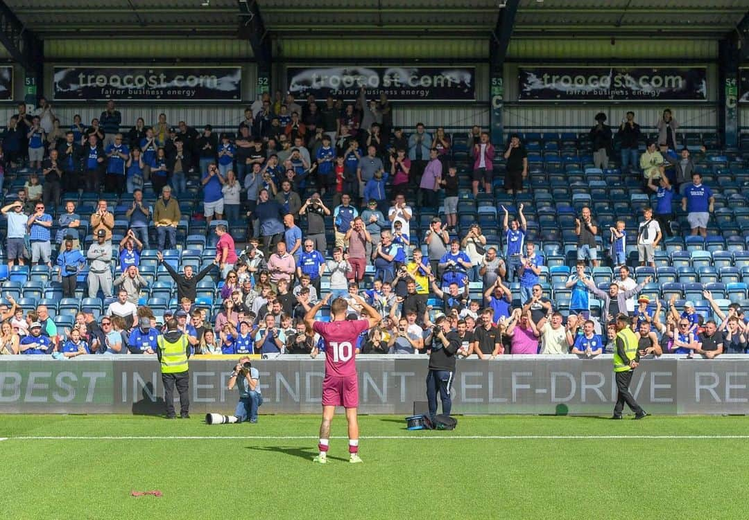 アーロン・ラムジーさんのインスタグラム写真 - (アーロン・ラムジーInstagram)「Another good run out before the start of the season. Thanks to all the away fans Brilliant as usual 🐦🙌🏼 @cardiffcityfc」7月30日 3時59分 - aaronramsey