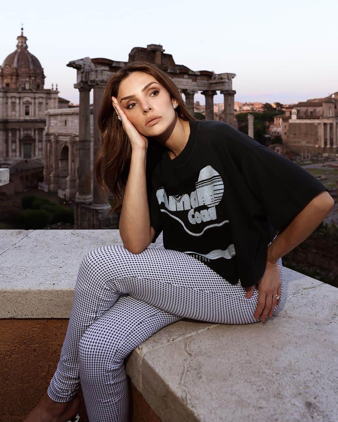 カロリーネ・セリコのインスタグラム：「Ciao!  Cool & powerful with our newest collection」