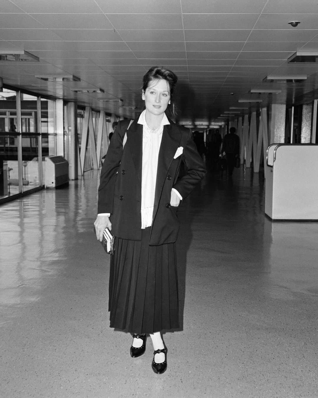 Vogueさんのインスタグラム写真 - (VogueInstagram)「Nowadays, airport style is all about comfort, and rightly so, but there was once a day when flying was a chance to get dressed up— especially for your favorite stars. For stars like the Beckhams, @badgalriri, @cindycrawford, and beyond, the airport has always been an opportunity to showcase their personal style. Nothing epitomized glamour like descending the stairs of a plane in a fabulous outfit.   Tap the link in our bio for all the best airport looks through the decades.」7月30日 4時05分 - voguemagazine