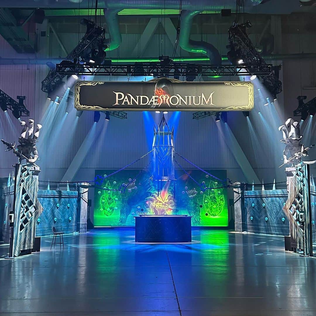 FINAL FANTASY XIVさんのインスタグラム写真 - (FINAL FANTASY XIVInstagram)「Here's a quick look at all the different showfloor activities at the Fan Festival 2023 in Las Vegas!  Which one is your favorite?  #FFXIV #FF14 #FFXIVFanFest」7月30日 4時56分 - ffxiv