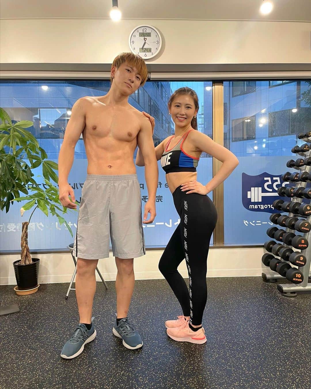 西野未姫のインスタグラム：「筋トレ兄弟💪🔥  #筋トレ #ジムに2人で行きました #弟ムキムキ #独学でここまで筋肉つけたらしい #弟に負けないように私も頑張ろう」