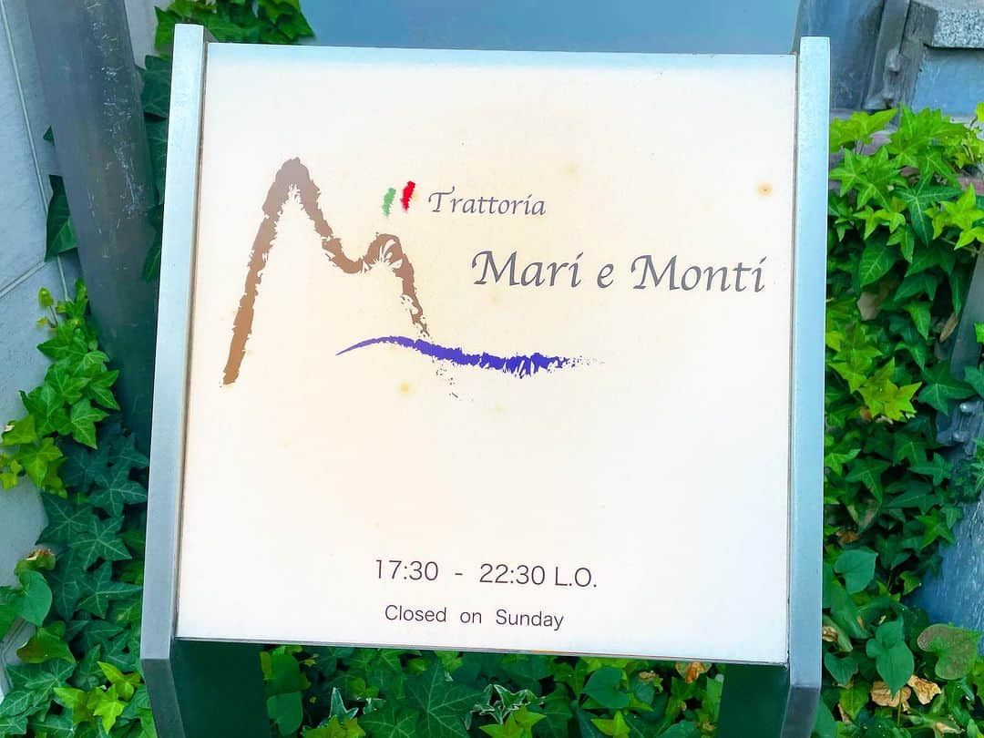 藤本恵理子のインスタグラム：「I highly recommend this Italian restaurant in Nishiazabu🇮🇹  西麻布の大好きなイタリアン🇮🇹 marie monti  土曜日はfamily dayで子供もwelcomeなので助かります。  ブラータチーズのカプレーゼとトリュフパスタは絶品です。 あと写真撮り忘れましたがお肉も。 (違うものにトライしたいと思いながら、あまりのおいしさに毎回同じものをたのんでしまう。)  #italian #italianfood #restaurant #tokyorestaurant #tokyogroumet #roppongi #nishiazabu #japan #foodie  #イタリアン　#レストラン　#六本木　#西麻布　#東京グルメ　#東京レストラン　#イタリアンレストラン」