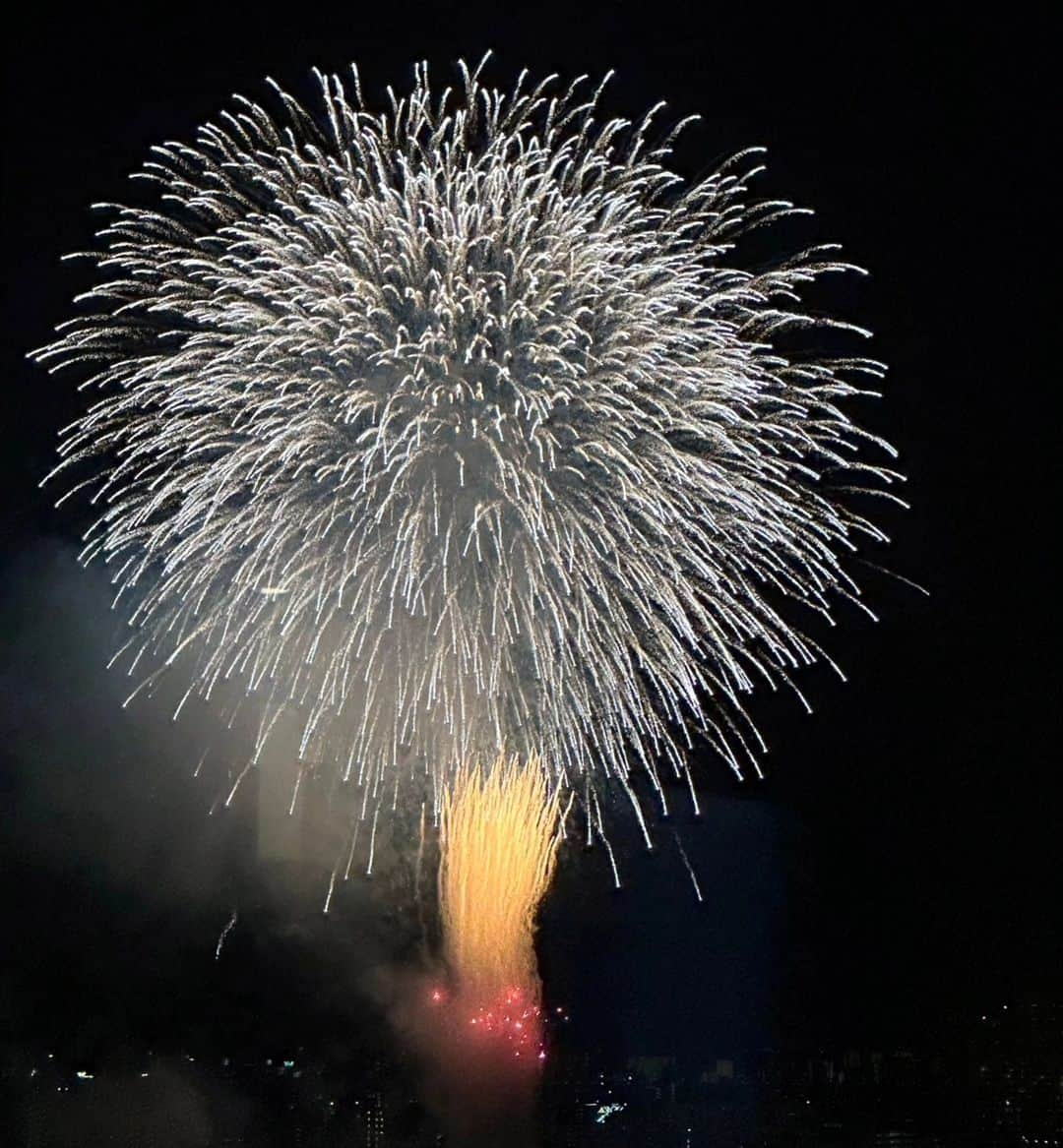 寒川綾奈さんのインスタグラム写真 - (寒川綾奈Instagram)「みんなで浴衣着て花火大会🎆 浴衣は　@hataori.jp　でレンタルしたよ！ 可愛すぎて選ぶの大変だた☺️✨  最高の夏🍉  #浴衣女子  #浴衣レンタル浅草  #花火大会」7月30日 14時25分 - sogawaayana