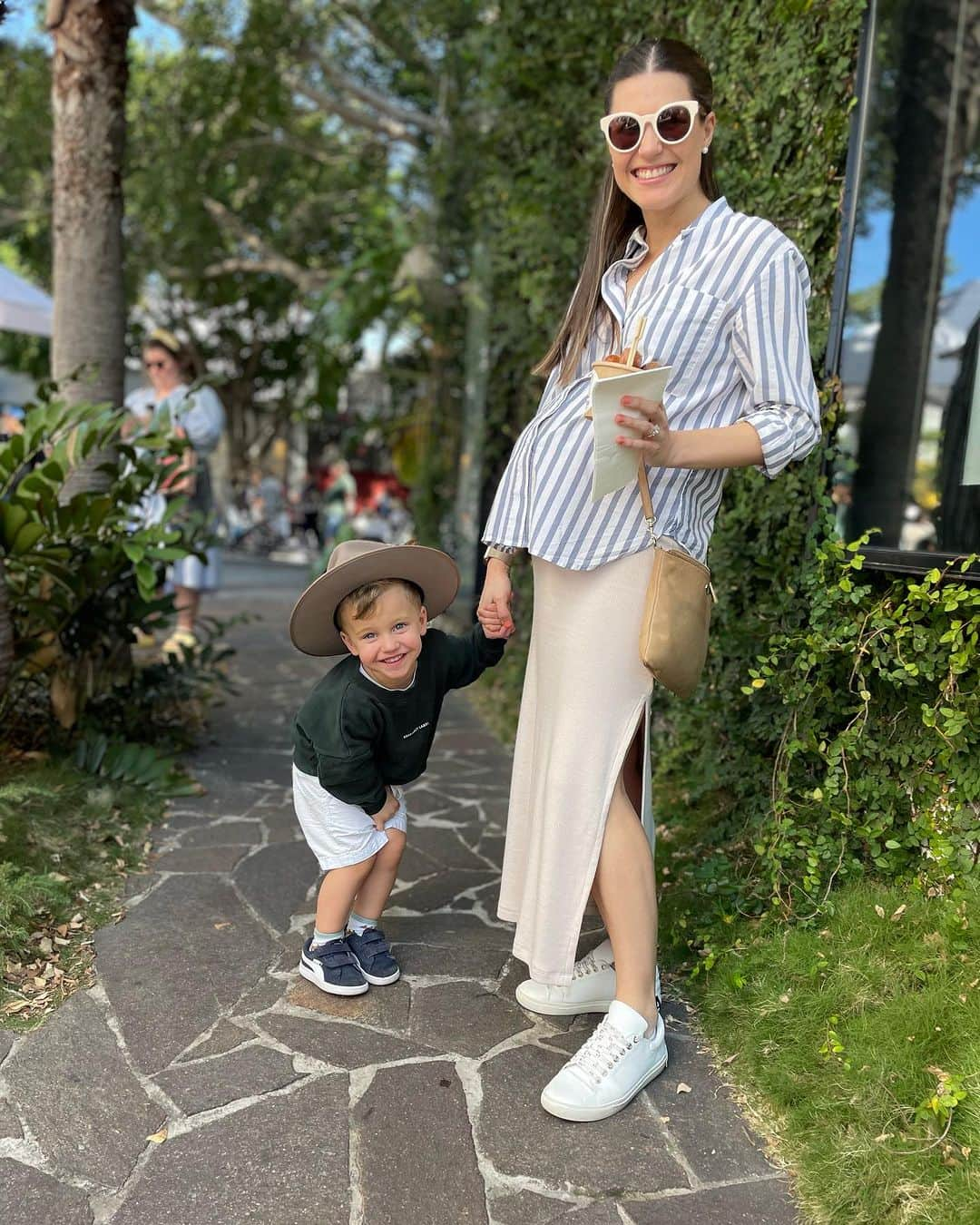 ダニエル・プリンスのインスタグラム：「The bump is almost as big as his personality 😅💙」