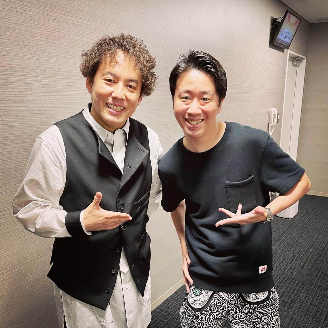 塩谷哲さんのインスタグラム写真 - (塩谷哲Instagram)「昨日､デビュー30周年コンサート「塩谷哲×東京フィルハーモニー交響楽団」無事に終演いたしました。 #川瀬賢太郎 さんの指揮と #東京フィルハーモニー交響楽団 の素晴らしい演奏に助けられ､私の音楽を皆様に届けられたかなと思います。 アンコールでは リチャード・ストルツマン #richardstoltzman さんが温かくて美しいクラリネットで大きな華を添えてくださいました。奥様のMikaさんにも大感謝です🙇‍♂️  今まで味わったことのないような温かい拍手とスタンディングオベーションをいただき､感激しながら次の30年に向け気合が入りました。  ご来場の皆様､30年間応援してくださった皆様に心から感謝いたします。本当にありがとうございました🙇‍♂️」7月30日 14時27分 - satoru_shionoya