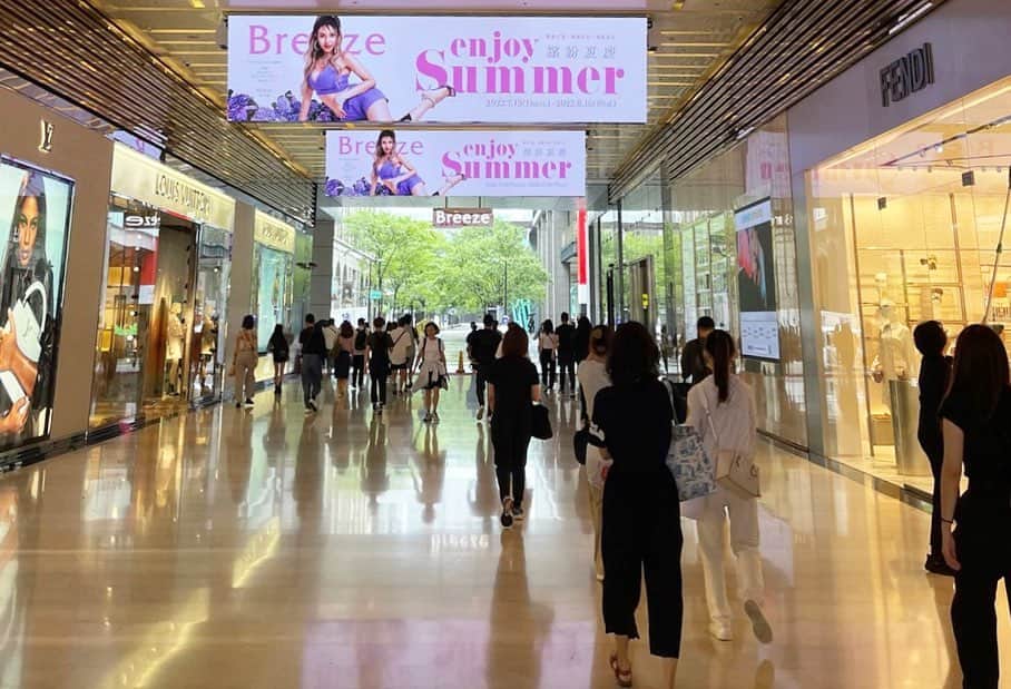 ヴァネッサみどりさんのインスタグラム写真 - (ヴァネッサみどりInstagram)「Hot Girl Summer 🍋💜 #NewCampain ☀️ ホットな夏にホットなキャンペーン😝  📸 @teddytzeng」7月30日 14時41分 - midoritakechi