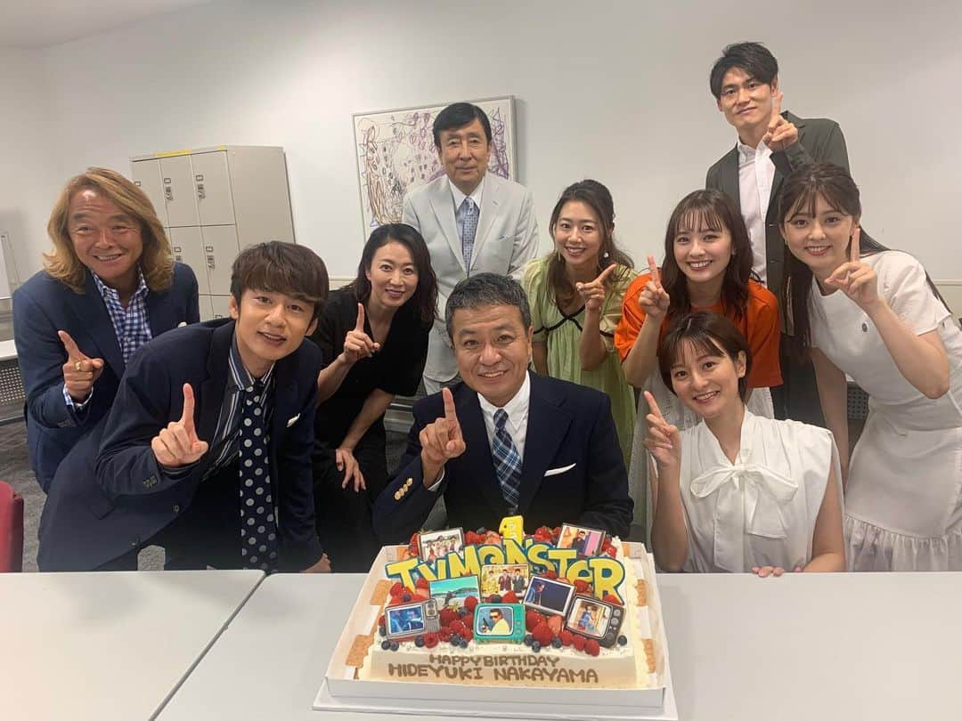 中山秀征さんのインスタグラム写真 - (中山秀征Instagram)「シューイチの皆さんが、誕生日をお祝いしてくれました😊 明日7/31で56歳になります。まだまだ頑張ります🙌」7月30日 14時48分 - hidechan0731