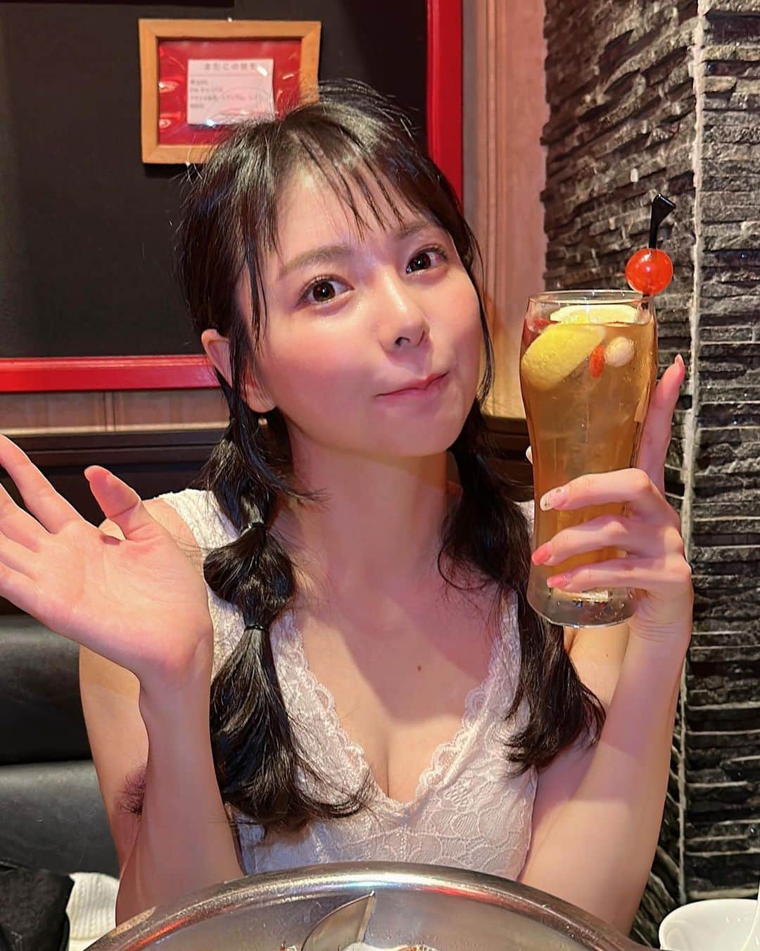 のインスタグラム：「火鍋美味しかった〜🍲🤍 健康になりたくて火鍋食べました。 飲み物も薬膳のもの🍃  すっごく暑い日でしたが、 そんな日に鍋食べるのがまた最高でした🍥 毎日でも#火鍋 食べたい…  🐄  #japanesegirl #japanesemodel #gravure #gravureidol #グラビア #グラビアアイドル #idol #ビジョビ #偶像 #我的 #自拍 #粉我  #模特 #約拍 #我的最愛 #正妹 #그라비아　#bikinimodel  #sexy #selfie #animegirl #셀카 #셀스타그램 #패션스타그램　#데일리 #asiangir  #좋아요 #맞팔  #followme」