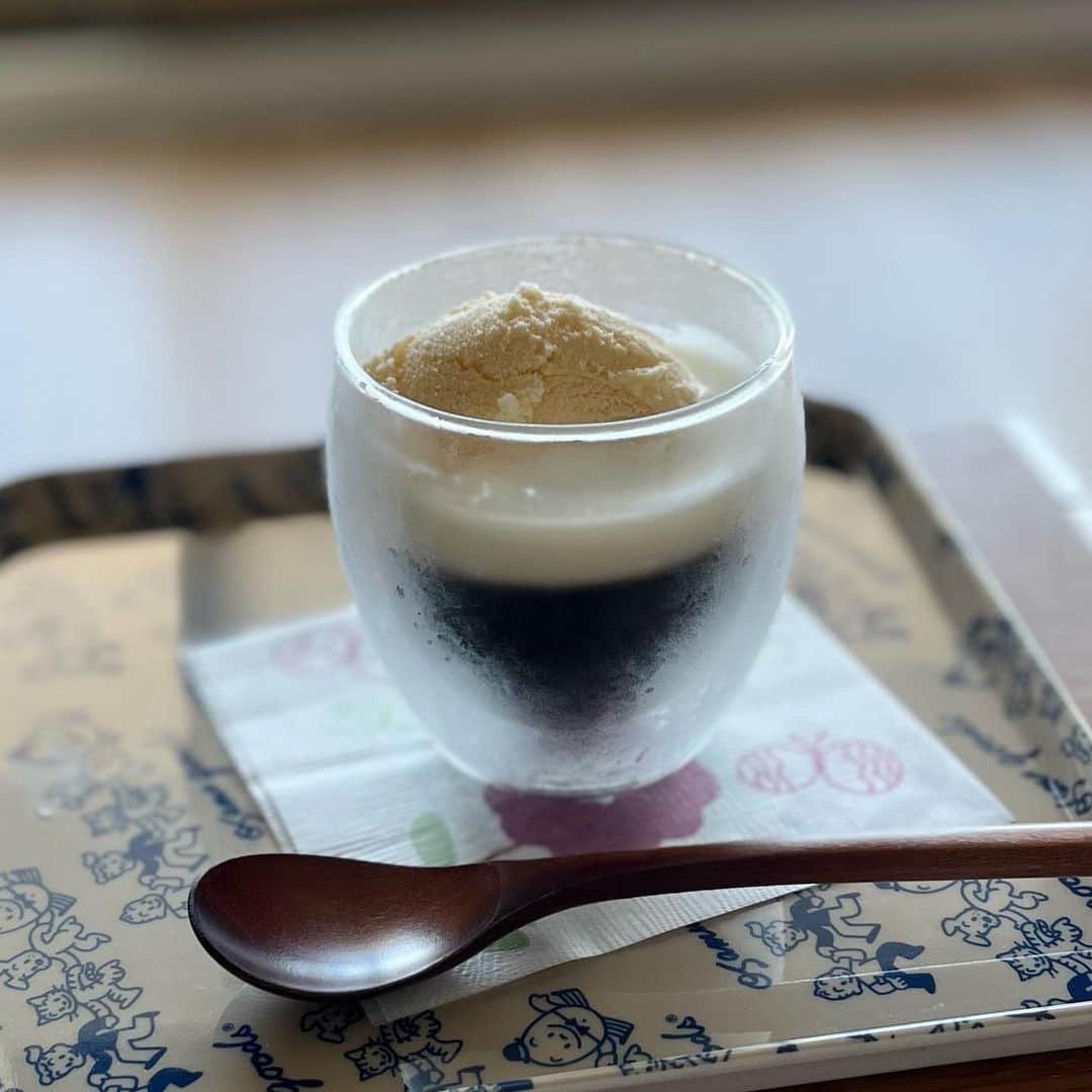 森田恭子のインスタグラム：「コーヒーゼリー作ったから食べに来て♪  しかしもう少し美味しそうに写真が撮れないものか😢」