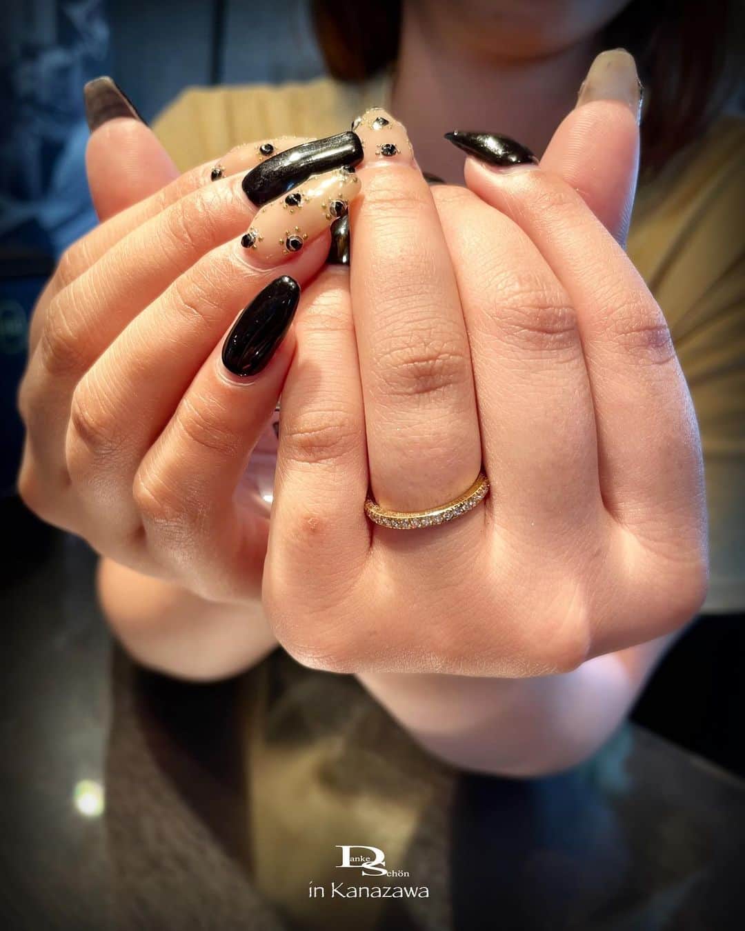 Danke schön ダンケ 金沢 結婚指輪 鍛造さんのインスタグラム写真 - (Danke schön ダンケ 金沢 結婚指輪 鍛造Instagram)「・ ・ ハイ🙌🏻 今日のバウアーさんは 手タレをお願いしちゃいました。 ・ ・ 余りにもネイルに目が留まり 可愛かった🥰ので ・ ・ こんなネイルに バウアーの指輪をしたら🤔💭 ・ ・ こんな感じに見えますよ的に 表現してみたくなったので お願いしちゃいました。 ・ ・ 指輪単体で見ている時は 何だか厚みやエッジが効いていて 男性的に見たとしても ・ ・ やはり女性特有の骨格で バウアーを身につけたら ・ ・ やっぱり男性には出来ない 雰囲気が出せるのです。 ・ ・ 寧ろ🤭女性特有の骨格であればある程 「厚み」・「エッジ」は思わぬ効果を 発揮する指輪なんですよ。 ・ ・ 後は御自身の指にはめてみながら 要チェックしてみてくださいね。 ・ ・ ・ ・ ・  【工業系 鍛造削り出し】 🇩🇪クリスチャンバウアー 専門店🇩🇪  ワンランク上をいくノウハウの クリスチャンバウアーの選び方なら 『Danke schön 』  ——Danke————————————— ▪︎Instagramプロフィール 🔜 @danke2005 ———————————schön————  #クリスチャンバウアー金沢 #金沢結婚指輪 #結婚指輪 #婚約指輪 #鍛造指輪 #結婚記念日 #結婚10周年 #鍛造リング #ポルシェ #メルセデスベンツ #岐阜 #ポリッシュ #結婚指輪金沢  #結婚20周年 #富山結婚指輪 #指輪選び #指輪重ね付け #結婚15周年 #ブライダルリング #ベビーリング #地金屋鍛造 #ブログ更新  #マリッジリング #マリッジリング探し #鏡面 #クリスチャンバウアーdanke #クリスチャンバウアーダンケ #エタニティリング #ネイルデザイン  ------------------------------------------ 鍛造削り出し 🇩🇪クリスチャンバウアー 専門店 『  Danke schön 』  • 営業時間 am11:00〜pm9:00 • 定休日 : 木曜日 • 駐車場 : 店舗前OK • ご予約 : 優先  ——Danke————————————— ▪︎トップページ 🔜 @danke2005 ———————————schön————」7月30日 15時15分 - danke2005
