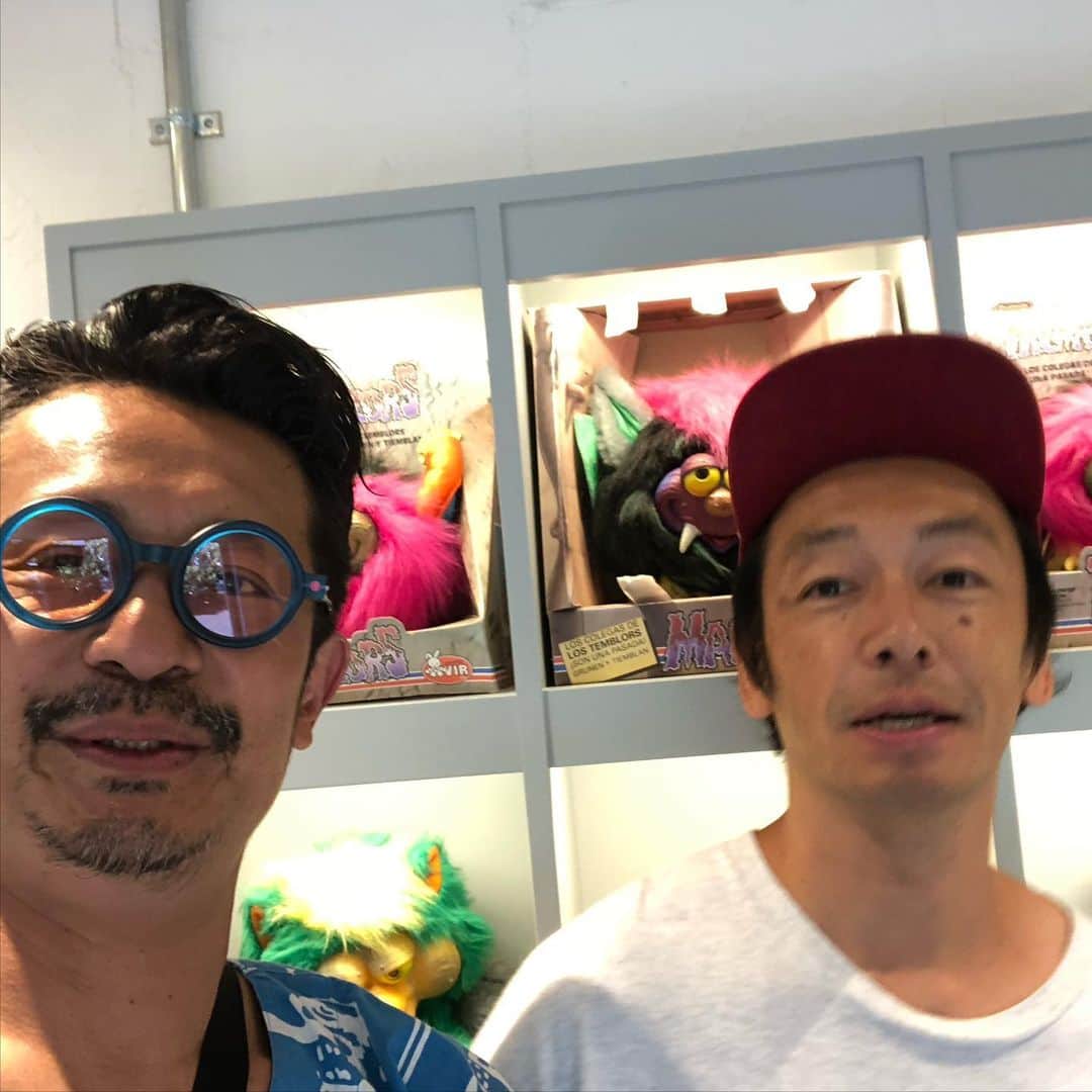 石塚啓次のインスタグラム：「夏の思い出シリーズ  原宿モータウンのスワイプオンザクワイエット時代からずっと自分好みでカッコいい センスの塊の千壽君！ 今度焼肉ゆうじさんとこ連れて行って下さい！  #石塚啓次 #YouTube #宵宵祇園  #yoiyoigion  #ブエナビスタデポルテ #buenavistadeporte #バルセロナ」