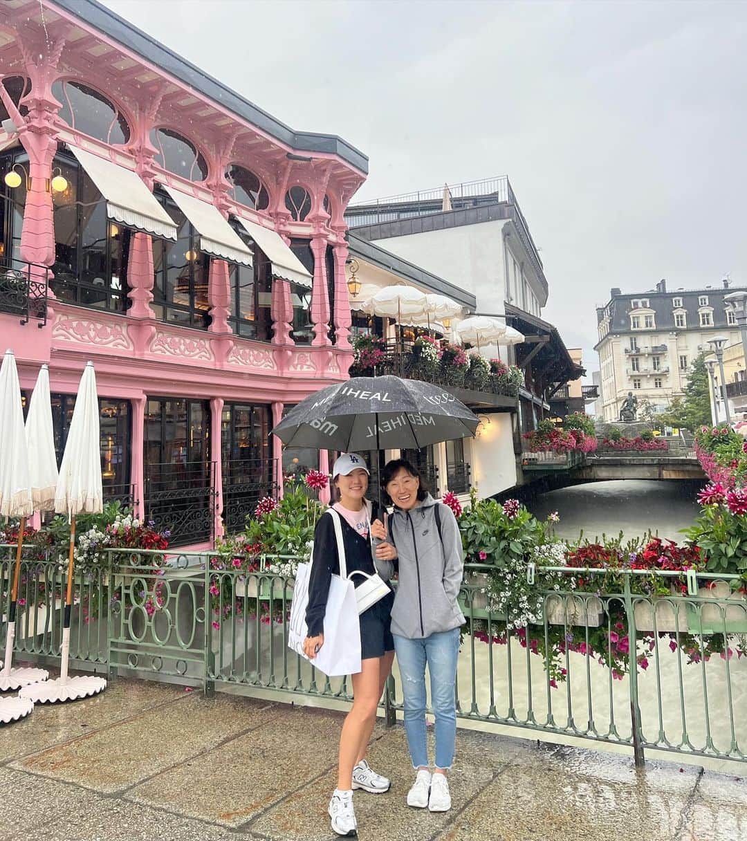ユ・ソヨンのインスタグラム：「With mommy💓 #사랑해엄마」