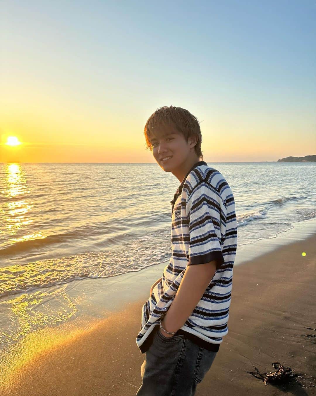 のインスタグラム：「Best view!!  #sunset #ootd #sea」