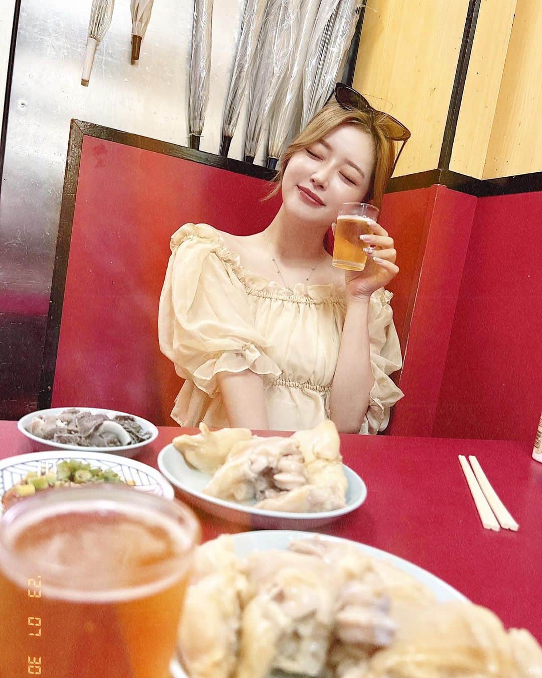 山本月さんのインスタグラム写真 - (山本月Instagram)「昼飲み🍺最高‼︎ちなみに何にも言わずにビール出てきた🤣🫶🏻 美味しすぎた、、お酒好きな人はみんな行くべき。  #豚足焼肉かどや」7月30日 15時36分 - ohana_runa