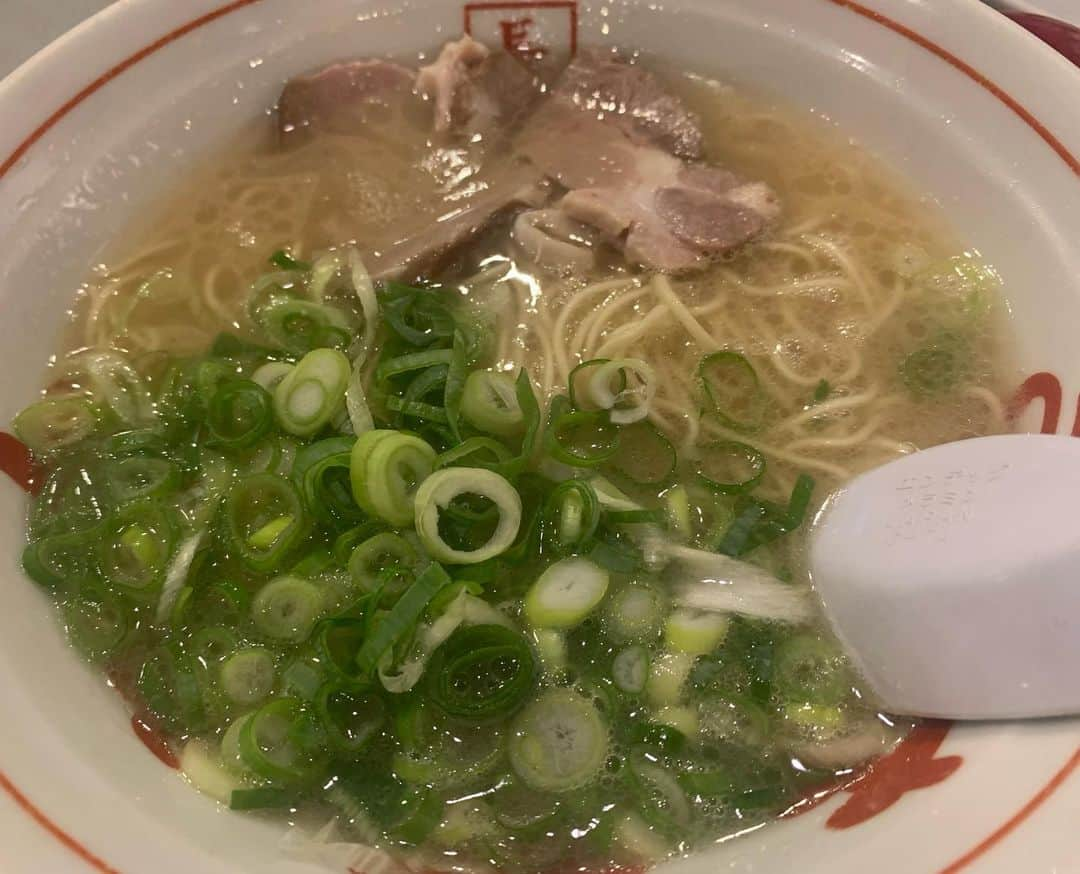 昴生さんのインスタグラム写真 - (昴生Instagram)「二軒目！！ #鍋食べたあと #せっかくの福岡やないか #ということで #二軒目へ！ #長浜屋台やまちゃん さん！ #明太春雨！ #これがめちゃめちゃうまかったー！ #博多の明太子のうまさ引き出しまくってた！ #ご飯の上にかけて食べたいやつ！ #タン塩！ #水タコ！ #ズリ！ #バラ！ #調子乗って頼みまくった！ #二軒目やのに！ #そしてみんなでラーメン！ #何人かで行ったらこれができるから嬉しい！ #一人で一杯はお腹が密になってまう！ #うまかったなー！ #福岡満喫しまくりました！ #またいくからな福岡！ #うまい飯用意して待っといてくれ！」7月30日 15時39分 - mikikousei