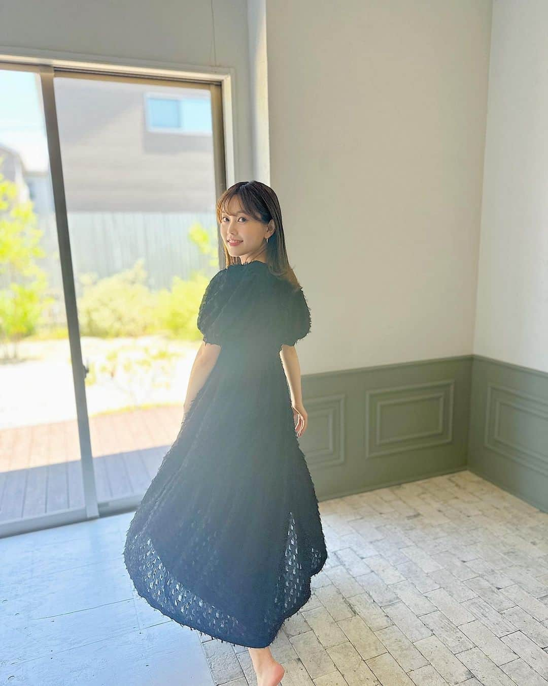 紫帆さんのインスタグラム写真 - (紫帆Instagram)「🖤  先日マタニティフォトを 撮ってきました🤰︎🫶💕  1人目の時は 白のワンピだったので黒に·͜· ♡ dress @kobe_lettuce    #マタニティフォト  #マタニティコーデ  #マタニティフォト撮影  #妊娠8ヶ月  #男の子ママ  #妊婦ママ  #神戸レタス  #静岡ママ」7月30日 15時43分 - _shiho99