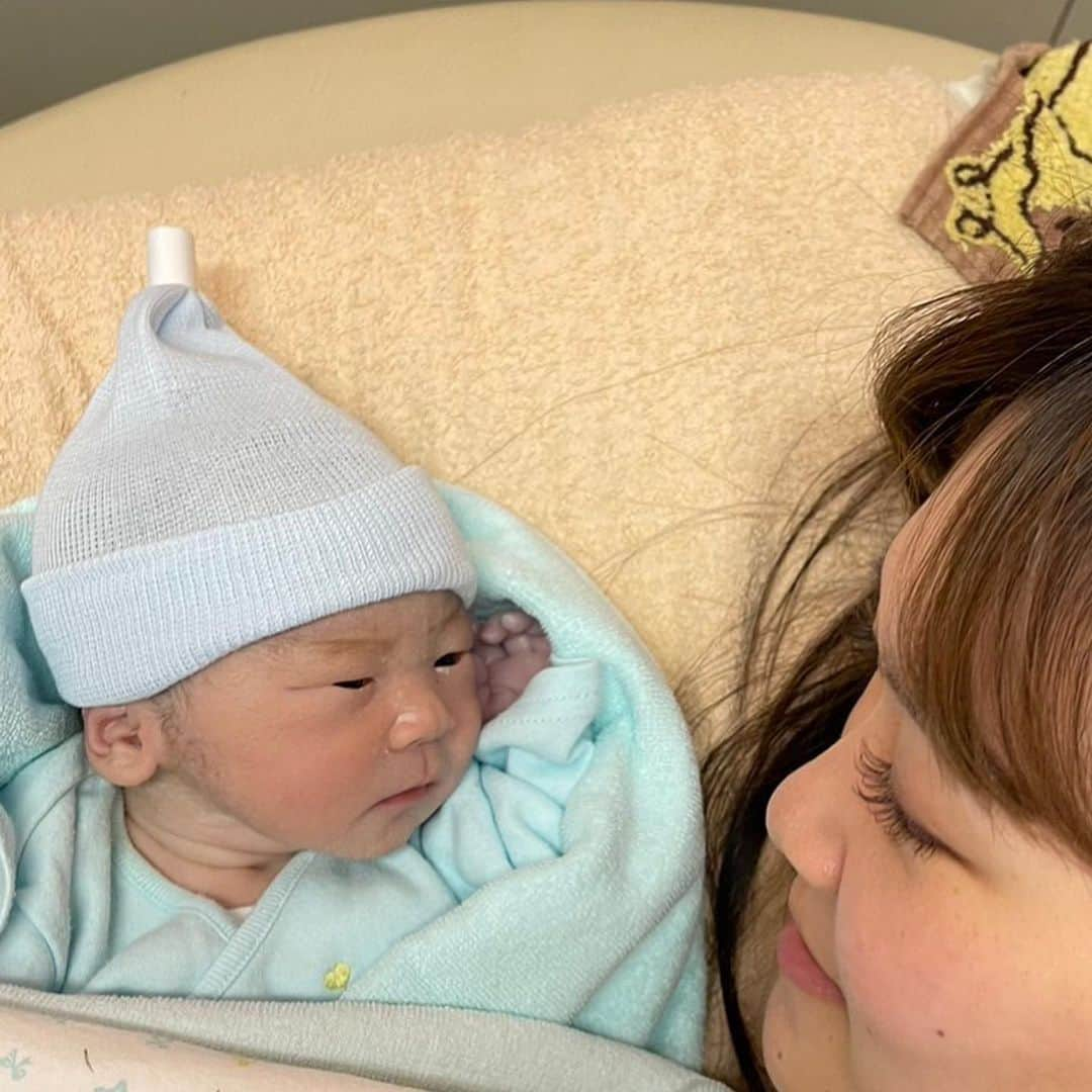 高橋茉奈さんのインスタグラム写真 - (高橋茉奈Instagram)「＊ 7/30(日) 37w0d 11:39 2656g 49cm👶❁⃘*.ﾟ 取り急ぎこちらでご報告させていただきます🫡💓 出産レポはまた追い追い！」7月30日 15時45分 - 94.05.28