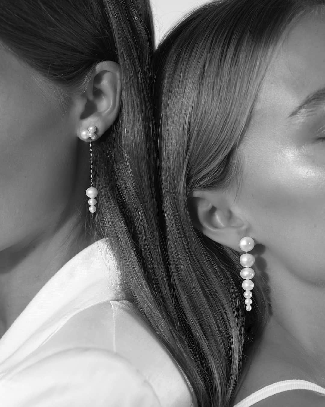 のインスタグラム：「Happy International Day of Friendship 🫶​​​​​​​​​Pearl up your ears together on this special day, with our Eden collection!  #juliesandlau」