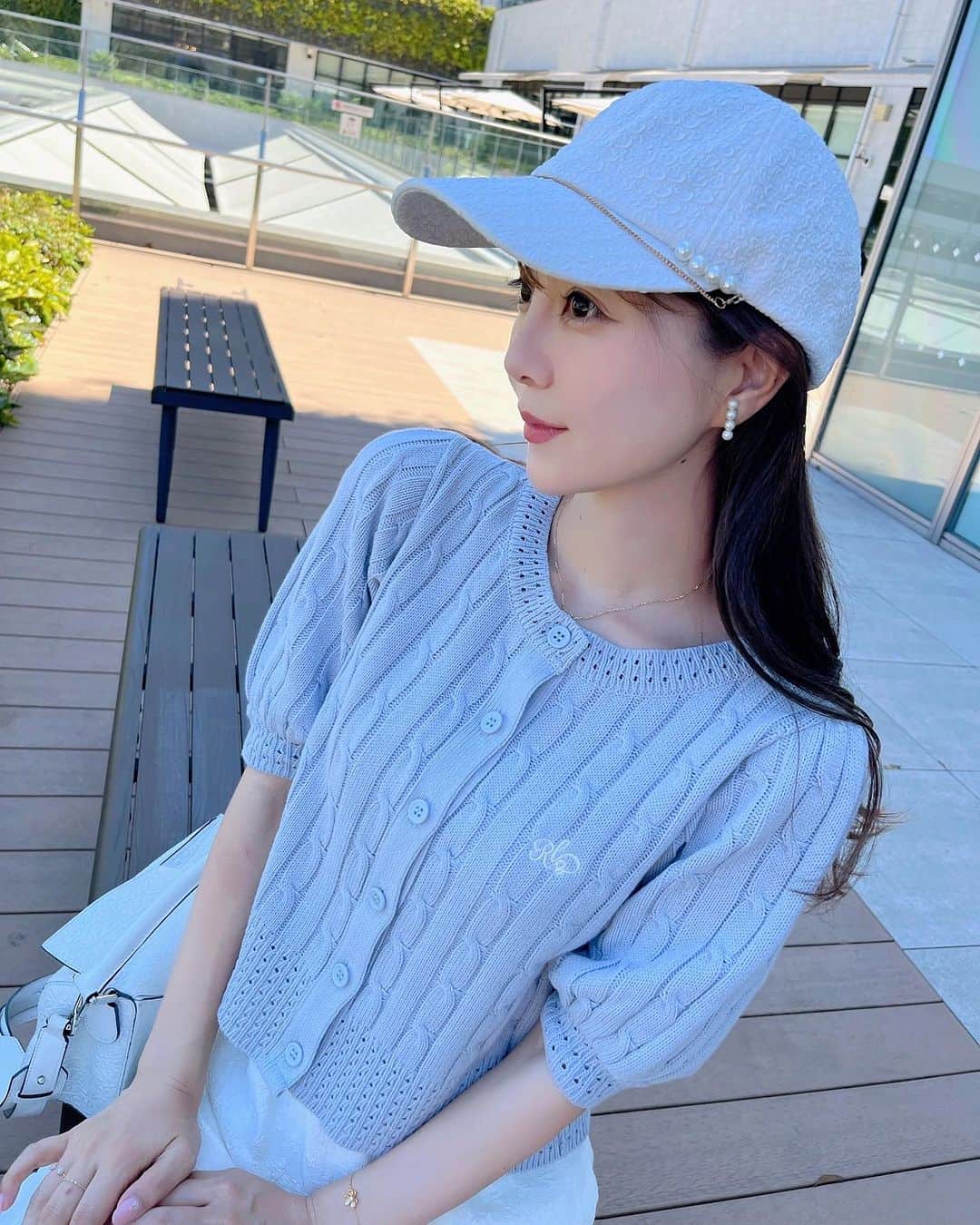 中田絵里奈のインスタグラム：「. 週末code☺︎ カジュアルなアイテム使う日は👟🧢 使う色を少なめに♡が自分なりの小さなこだわり🥹 . . . #スニーカーコーデ #キャップコーデ #vaniller #ママコーデ #男の子ママ」