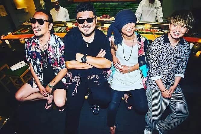 のインスタグラム：「本日で湘南乃風メジャーデビュー20年を迎えることができました㊗️😎  ありがとうございます‼️  デコボコで個性強めな俺達がここまでこれたのは多くの皆さんの支えがあったからこそ🙏  まだ俺らの夢物語は続くのでこれからも湘南乃風をよろしくお願いします。  まずは横浜スタジアムブチかましましょう🔥🔥🔥🔥  #湘南乃風 #20周年」