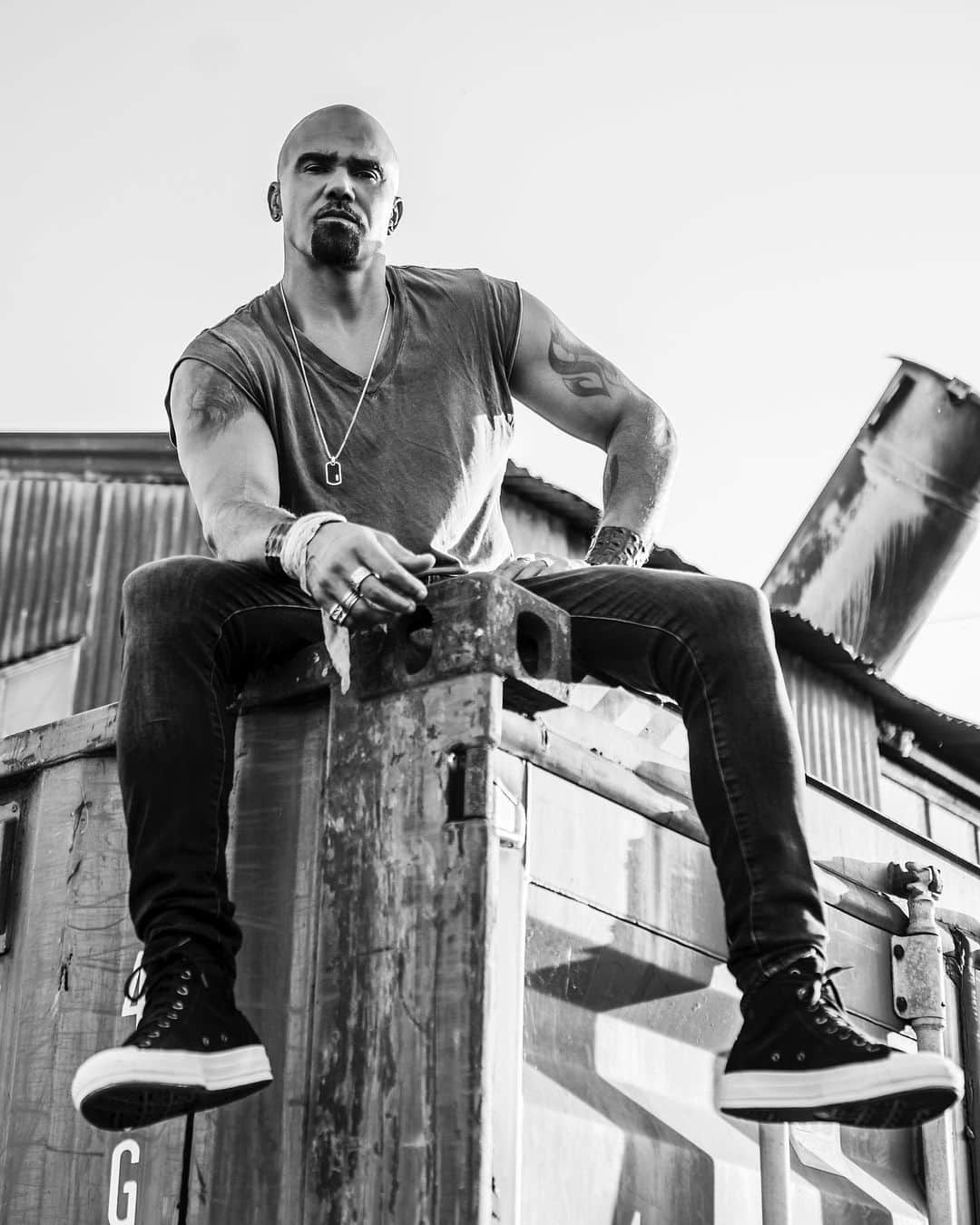 のインスタグラム：「STAY UP FAM 💪🏽👊🏽  . . 📸 @davinophotostudio」