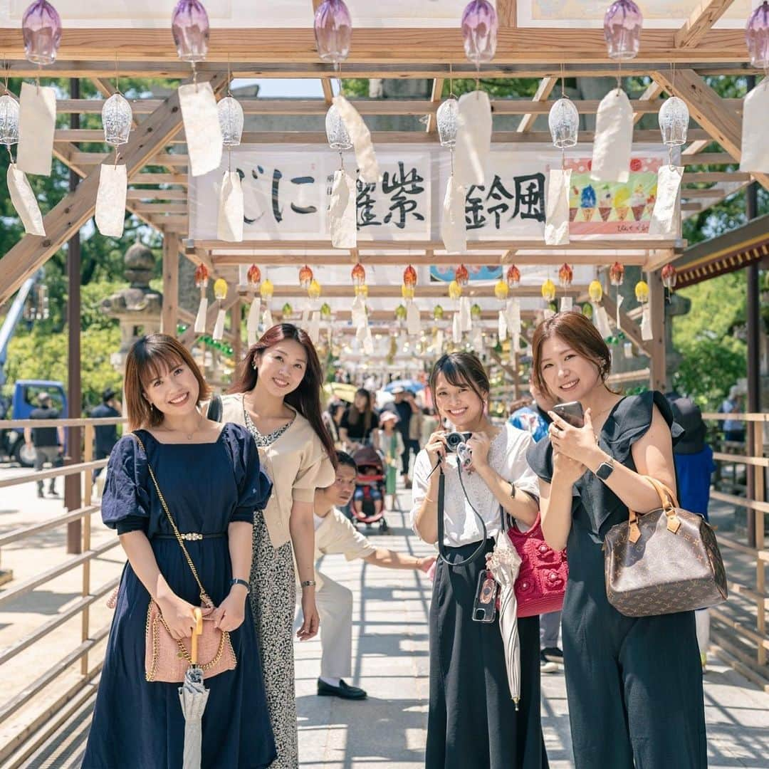 ERINA UENOさんのインスタグラム写真 - (ERINA UENOInstagram)「2023.07.29 Weekend…⛩️🕯️ 🍃 太宰府天満宮  🍽️ tōn：トオン  ☕️ KOSelig JAPAN cafe  Sisters & Special guest🫶 @aichanchachachan  @ kiyochachachan @sumi_retti  @kahochi_12 次会は参加♡ @tc_kmwn86  @tomoyan0828  Special guestっていうよりか 毎度参加決定ですね✨  灼熱って感じだったけど、 最高のメンバーで完璧だった🌈  プロカメラマン @tomoyan0828 くんの 写真付きの旅は贅沢すぎる。 いつもありがとう♡  * *  ⁡#Fukuoka #ランチ #福岡ランチ #福岡カメラ  #福岡フォト #福岡グルメ #福岡カフェ #福岡ママ  #姉妹 ⁡⁡#ママ #ママランチ #太宰府 #太宰府天満宮  #二日市 #筑紫野 #筑紫野市 #koseligjapancafe  #koseligjapan #福岡旅 #福岡trip」7月30日 8時13分 - erina_flowdia