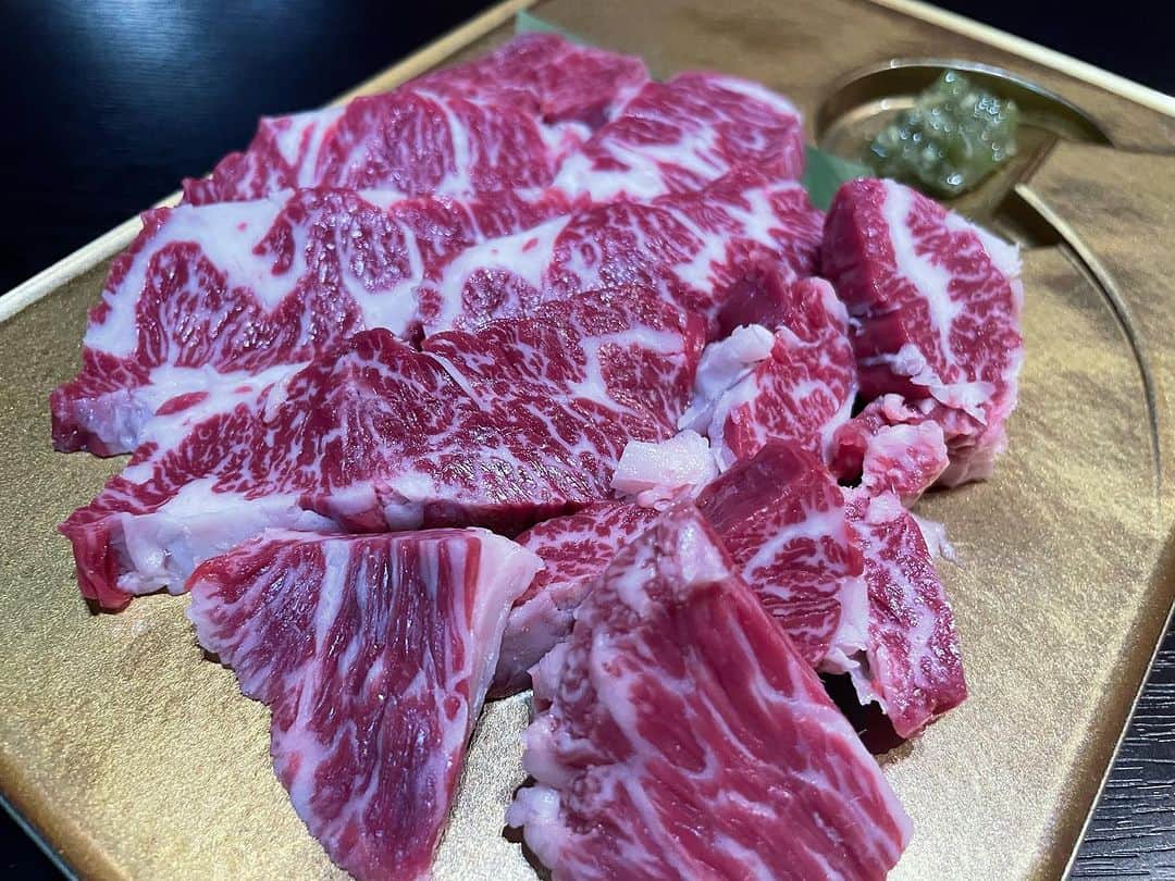 西井隆詞さんのインスタグラム写真 - (西井隆詞Instagram)「親友の宇谷様に 岸和田のいせやで 誕生日のお祝いをしてもらいました 松阪牛🐂ご馳走サマンサタバサでした😋 ここのビビン麺 なかなか辛いけど美味かったぁ  #誕生日祝い #岸和田 #大阪 #泉州グルメ #松阪牛 #焼肉 #いせや #宇谷さんご馳走様です #ラジバンダリ西井 #ビビン麺 #うまかった」7月30日 8時15分 - razibandari