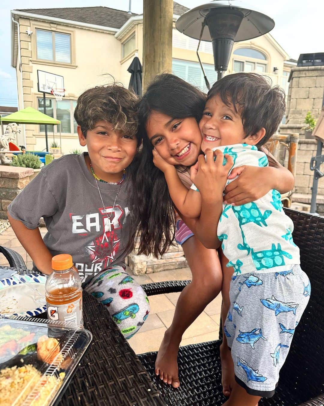 ニコール・ ポリッツィのインスタグラム：「“I just wanna have tan babies and live my life” 💕」