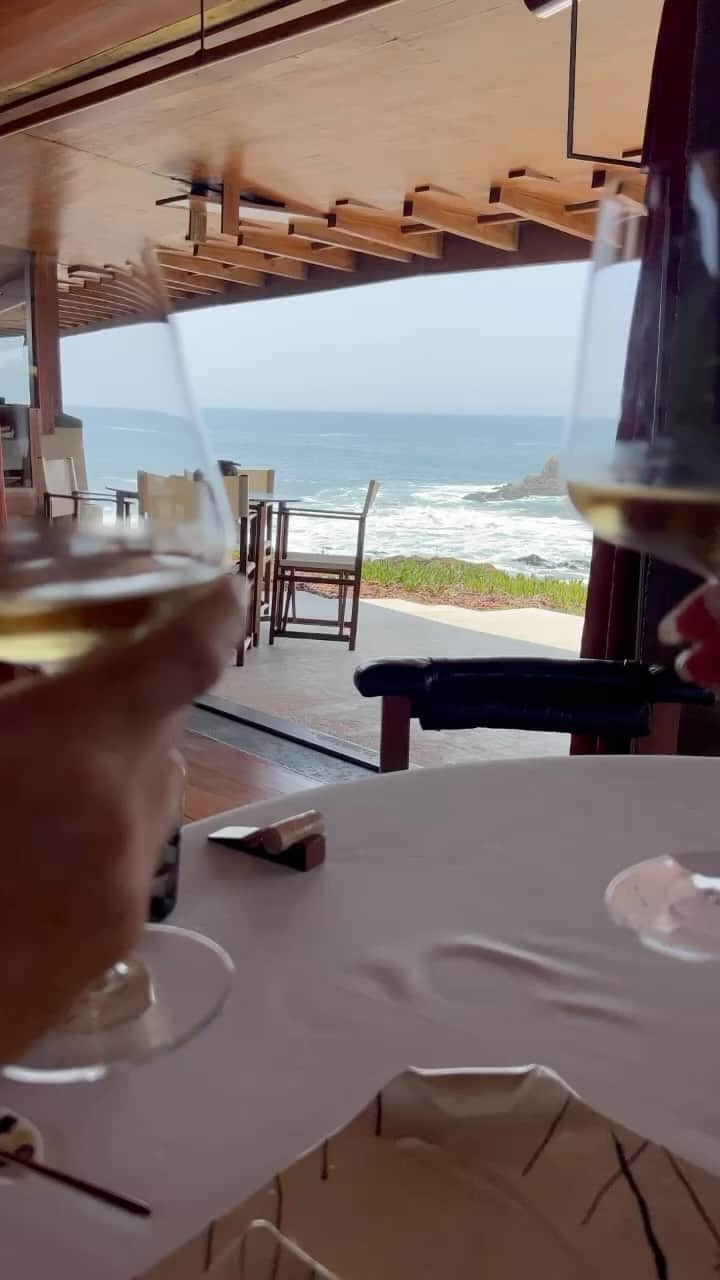 ニコール・シャージンガーのインスタグラム：「Cheers to the weekend! 🥂🍷」