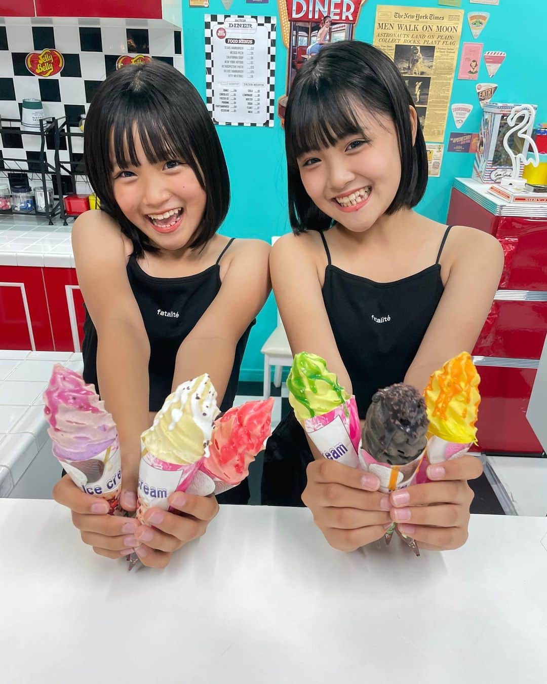 のインスタグラム：「昨日のYouTube見てくれたー？  1年ぶりにまこあこでTWICEダンス踊りました😊  練習、撮影めちゃめちゃ頑張ったから見てくれると嬉しいな♪ 感想も教えてね♡  スタジオが可愛過ぎたからたくさん写真撮ったよ😆 _ _ _ _ _ _ _ _ _ _ _ _ _ _ _ _ _   ◽️YouTube◽️ ろこまこあこチャンネル ▶︎夏休み毎日投稿中  ろこチャンネル ▶︎木曜日　17時〜  ライブ配信 ▶︎毎日投稿中お休み  ◽️TikTok◽️ ろこまこあこ ▶︎ atukiyo0311 ろこ（母管理）▶︎ rocoz.0517rma  ◽️Instagram◽️ ろこ（母管理）▶︎ @rocoroco0517 まこ（母管理）▶︎ @macomacomacorun  あこ（母管理）▶︎ @acoacoaconz  _ _ _ _ _ _ _ _ _ _ _ _ _ _ _ _ _ _  #kidsfashion#三姉妹#youtube#youtuber#ろこまこあこ#キッズコーデ#小学生コーデ#jc2#js6#twins#双子#コーデ#kids」
