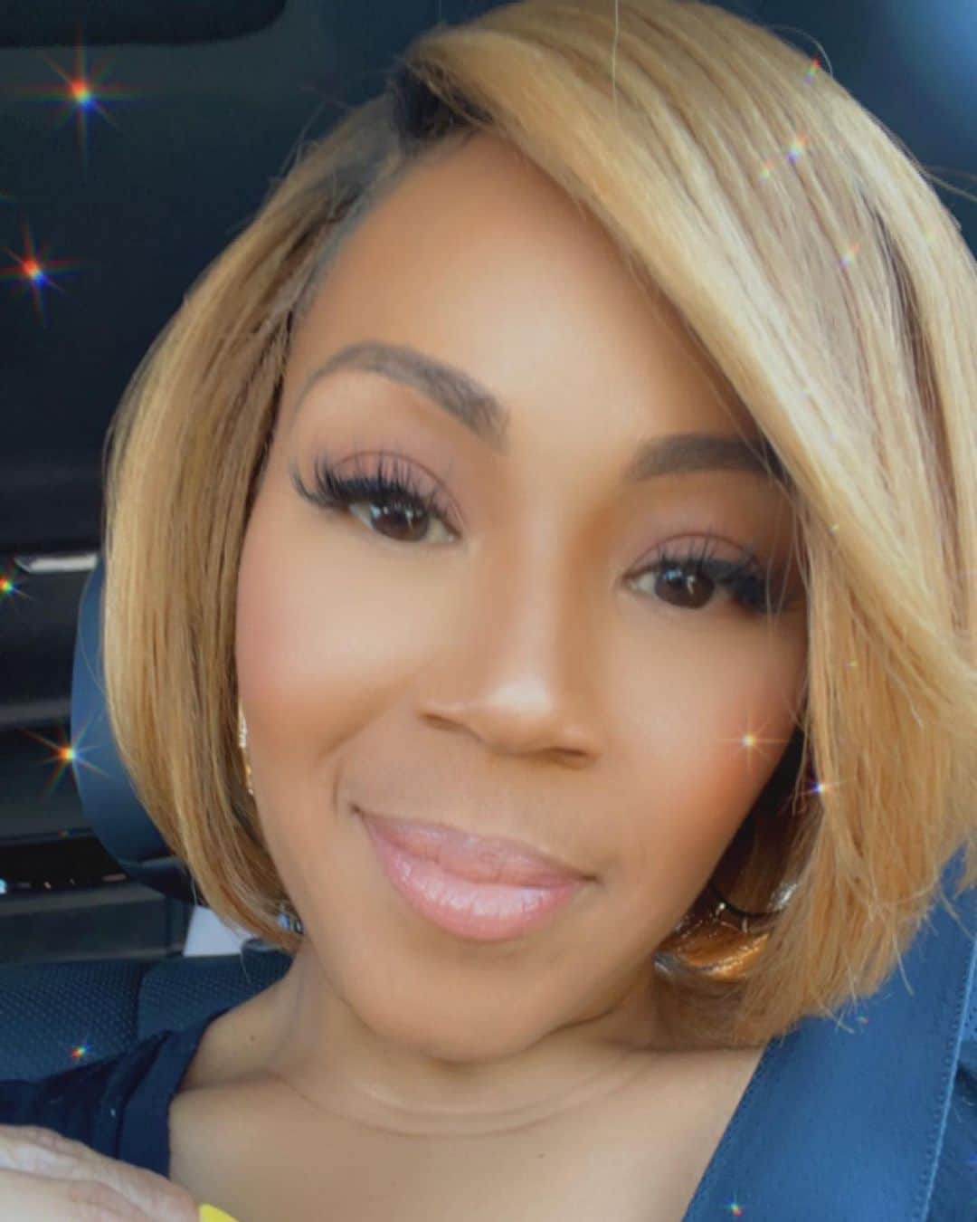 エリカ・キャンベルのインスタグラム：「Blonde bob vibes today!」